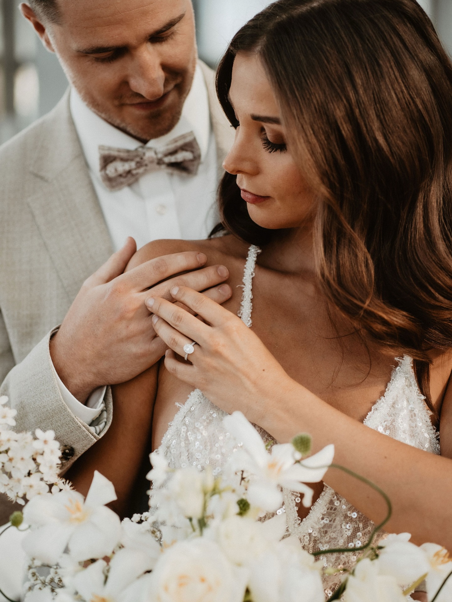 WEDDING SEASON 2026
Some facts about my upcoming season:
▪️ 1 Winter Wedding, rest Summer/Spring Weddings.
▪️ over 15 more weddings to go
▪️ I have 3 Dutch couples and the rest is international
▪️2 Weddins abroad
▪️ here they are from, my amazing couples:
Chicago, Boston, Usbekistan, Belgium, Sri Lanka, China, Germany, Libanon, Brazil, Taiwan, Columbia, Luxemburg
Mt Season already started with the most beautiful winter wedding, so im already in the middle of my season and I can’t wait for the next wedding in april! ❤️
#wedding #weddingplanner #weddingday #weddingseason #weddingplanning
Konzept: @hochzeitsbouqetterie & @weirich_fotografie
Planung & Organisation: @planningbynicki
Fotografin: @weirich_fotografie
Dekoration & Floristik: @hochzeitsbouqetterie
Modelpaar: @yaniselinaa
Papeterie: @marrymood.de
Make-up & Hair: @stellinas_beauty
Torte & Sweets: @sweetcupbyviktoria
Brautmode: @annettebasilius.d_s
Herrenmode Accessoires: @annadezet
Location: @lido1960