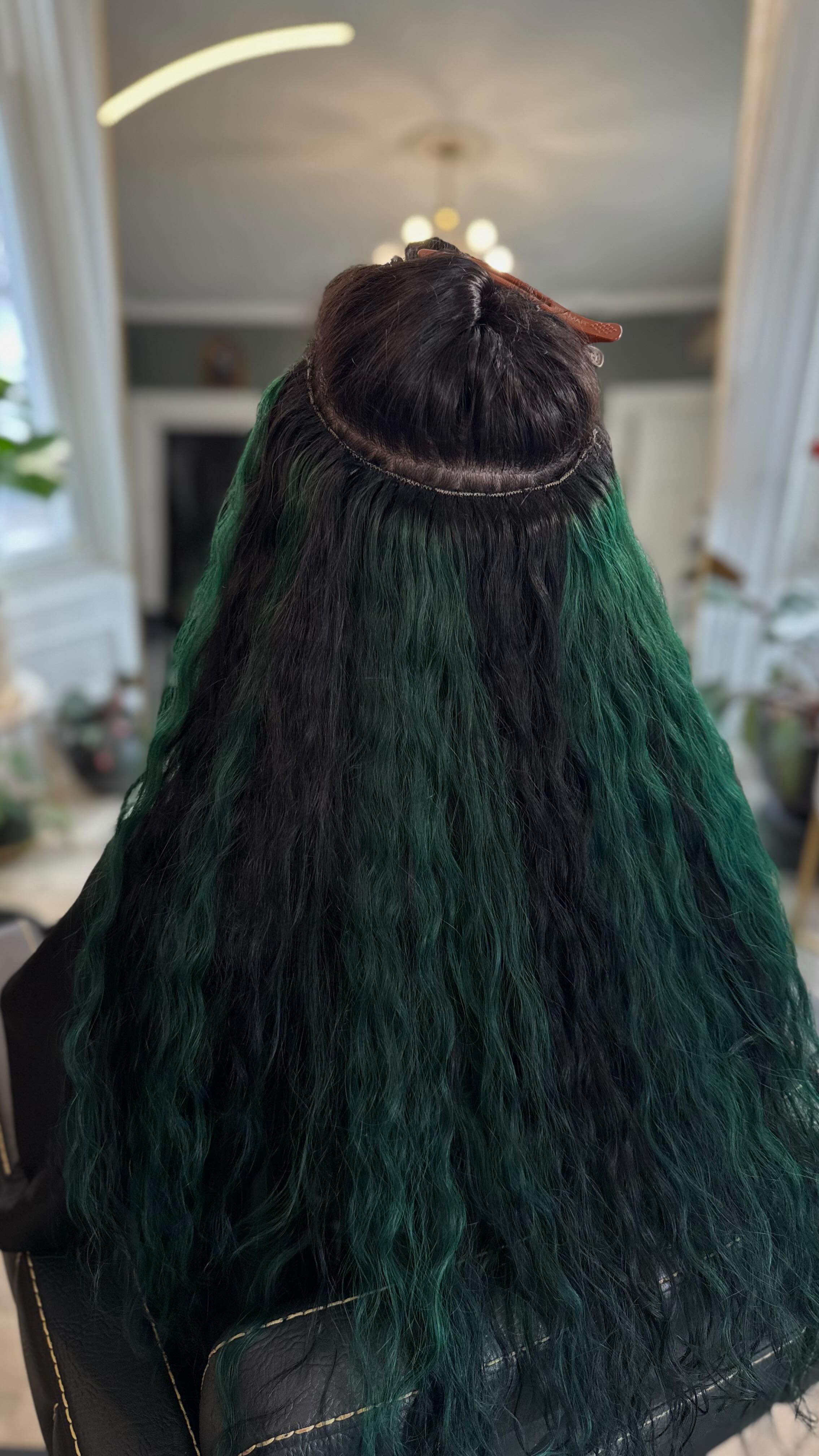 Let’s talk about the part you don’t see with hair extensions — the beadwork.
Clean partings.
No crosshairs.
Beads that flip comfortably & lay flat.
We want to feel secure. Not too tight.
Once stitched in, the wefts completely cover the beadwork.
That’s what makes it a seamless hidden bead row.
But here’s another part people miss:
Everyone’s sections will look a little different.
Because every head is different.
Density, texture, growth patterns, even scalp shape all change how a row should be built.
Do I have sturdy af beadwork in my arsenal that doesn’t flip? I sure do. I think it’s important to have options.
What works perfectly on one person might not work at all on someone else.
That’s what keeps installs comfortable and healthy long term.
Sewn-In Weft Extensions
📍 The Mirror Room | Bangor, Maine 🖤