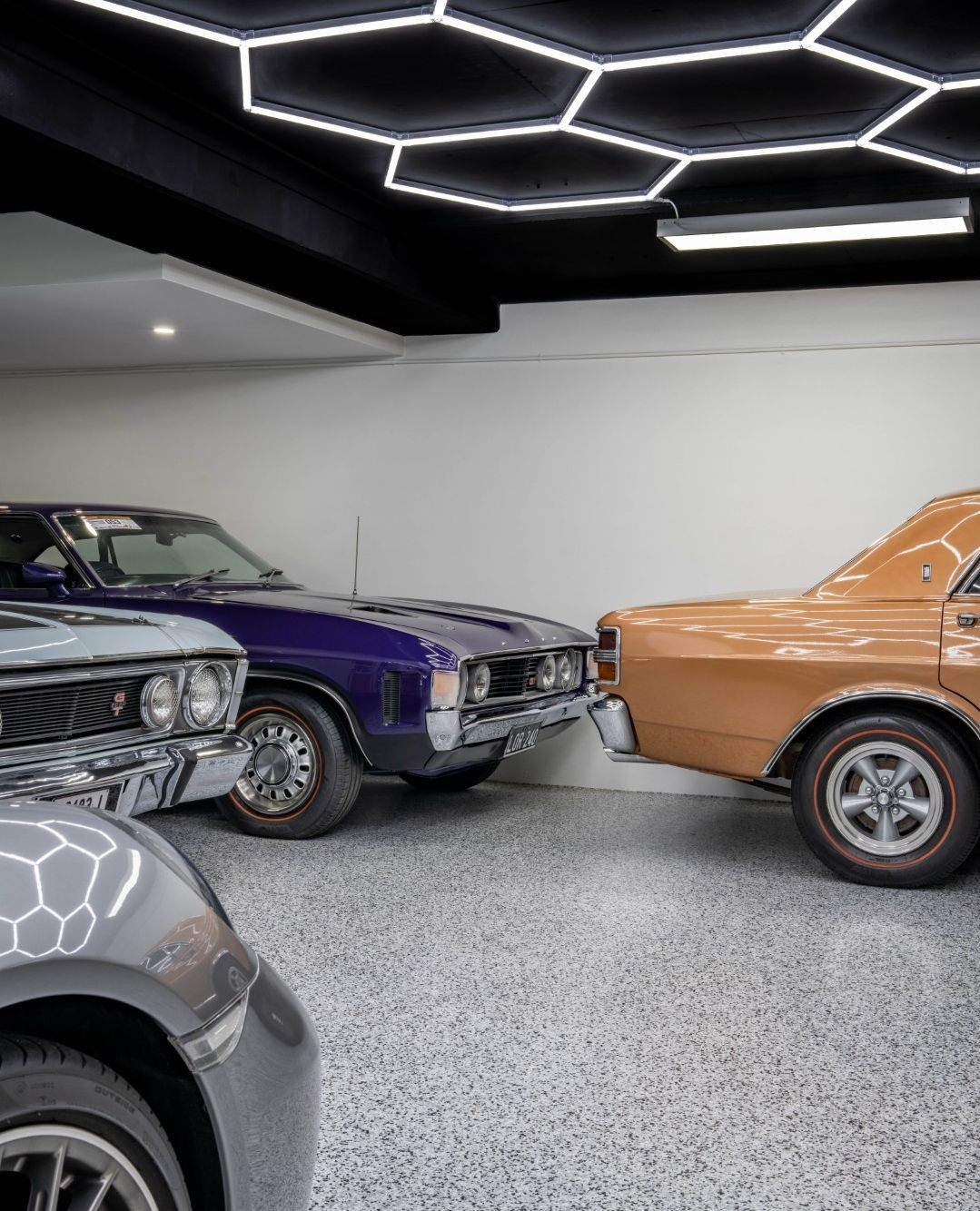 Dream man cave - some old, some new, all 👌🏻.
Looking their best with epoxy flooring and feature LED ceiling.
If you're a car enthusiast, level up your garage with practical, non-porous epoxy flooring and feature lighting to make it your favourite place in the house!
Contact wolfandwillow.com.au for a free quote.