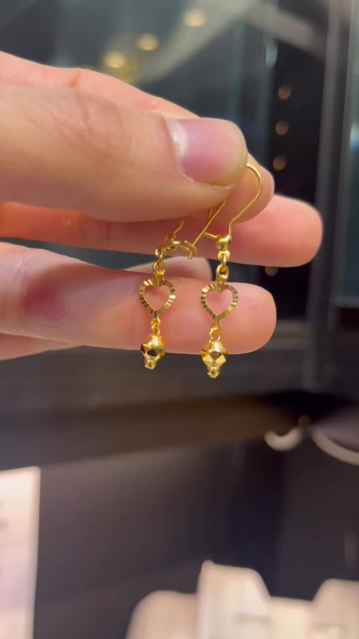 21 kt earrings #giftsforher #gifts #earrings #gold #اريزونا #arabicjewelry #middleeasternjewelry #arabicgold #مجوهرات #21ktgold #ذهب