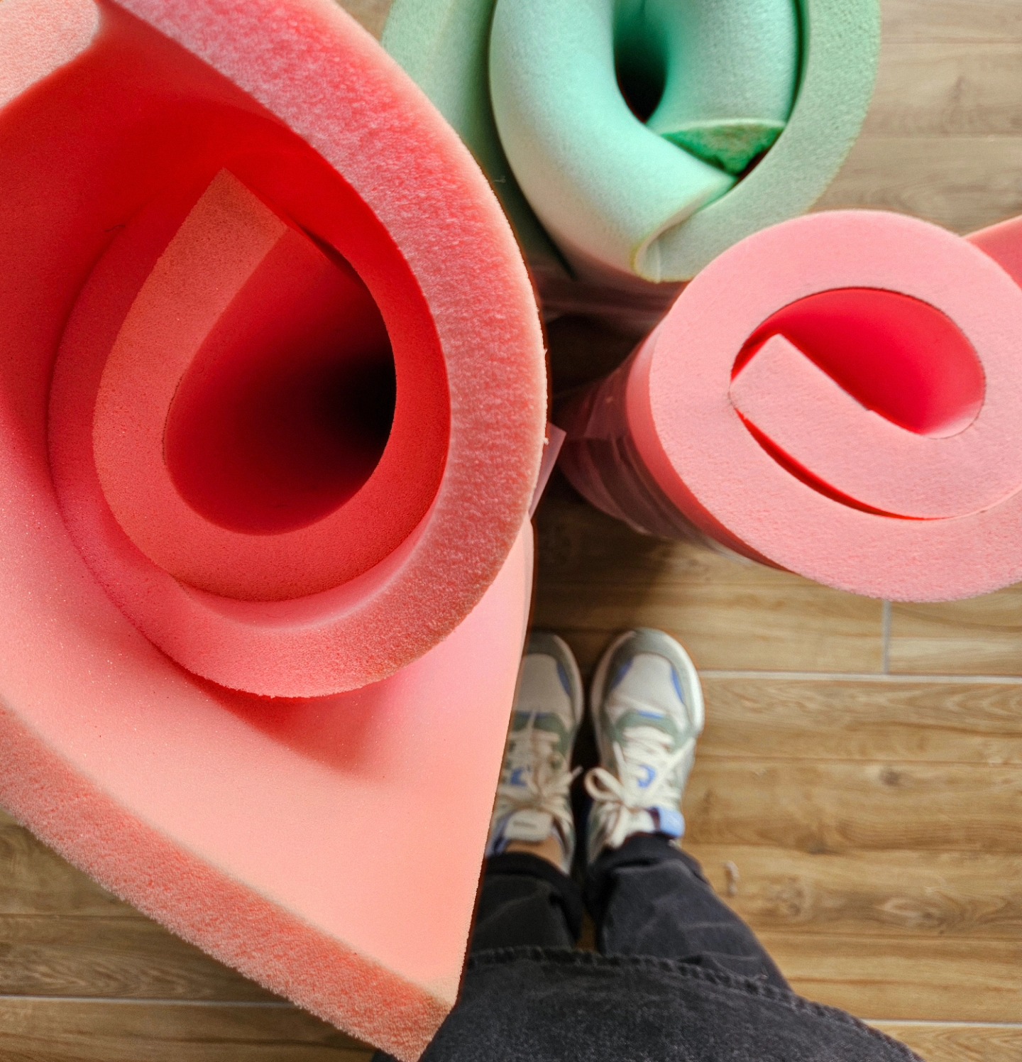 bunt und farbig, geht es im Atelier zu und her... sonnige Grüsse aus der Wohnerei
#polsteratelier
#farbenfroh