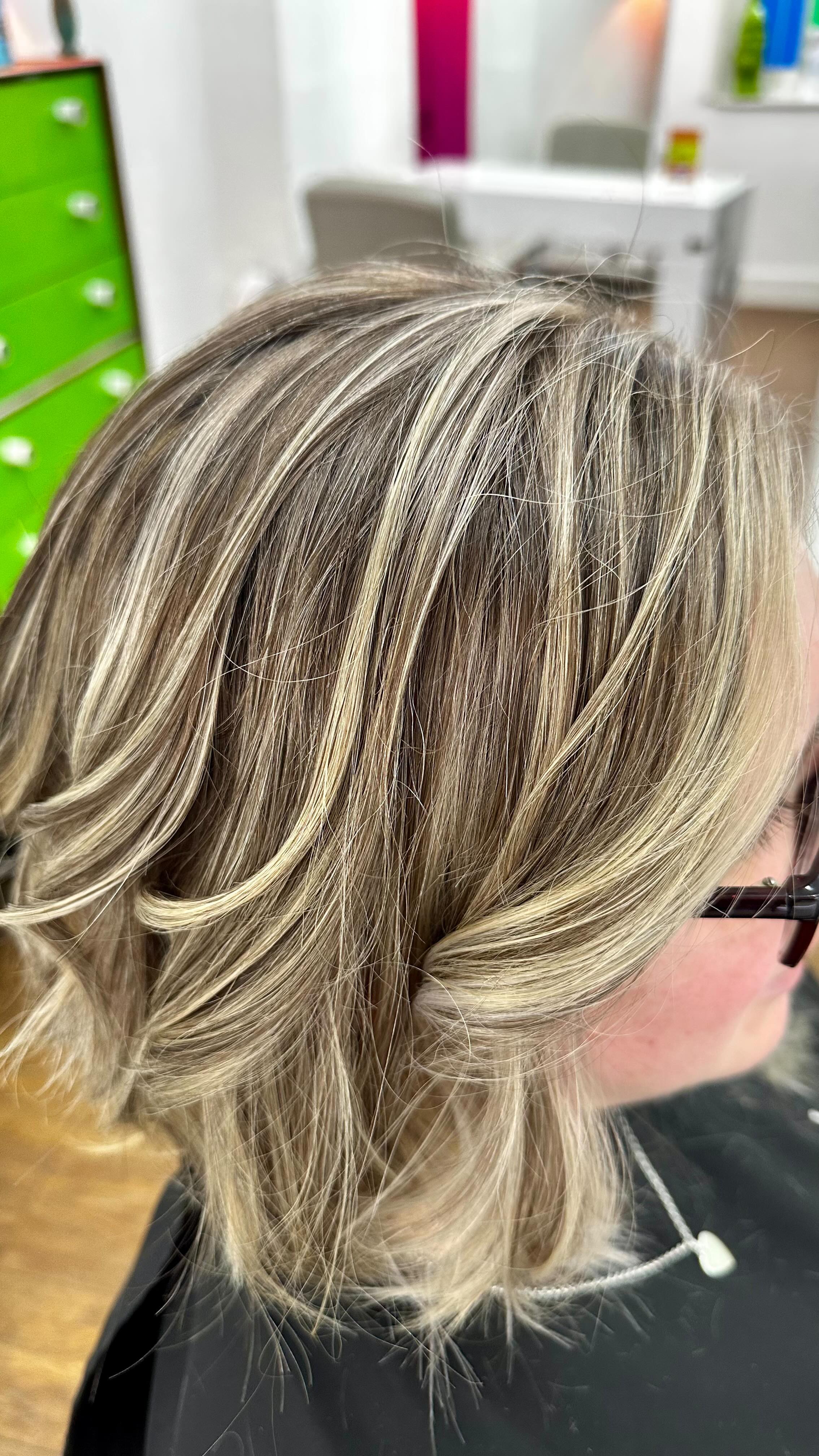 Release the new you by Alex @thewrinch #browntoblonde #newu #newyearnewhair #redkenobsessed❤️ #redkenglossboss