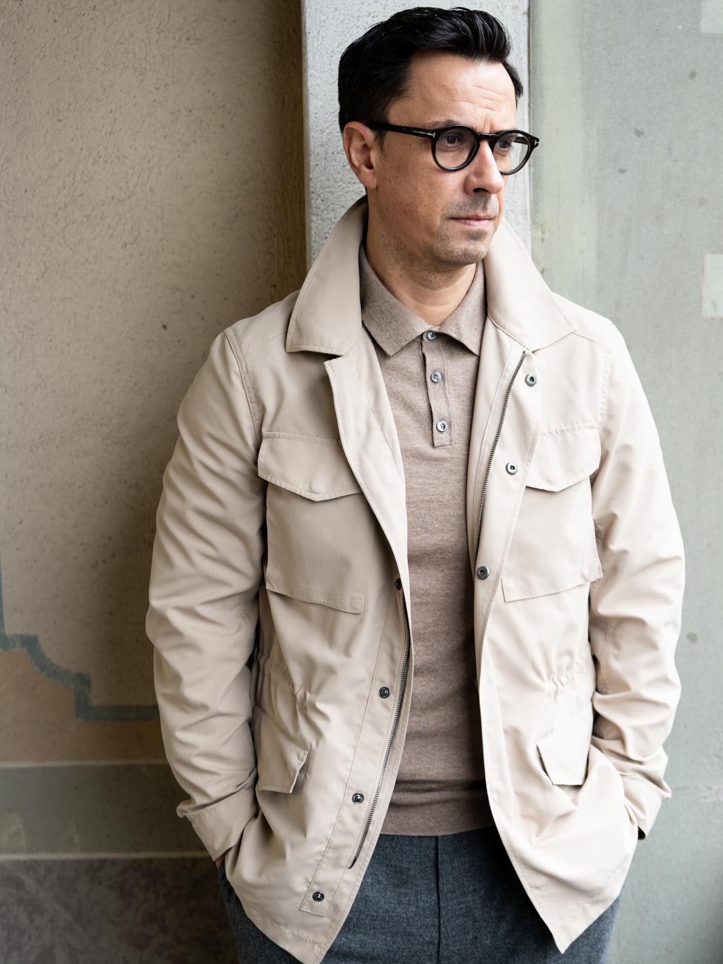 Eine vielseitige Freizeitjacke in modernen Farben, regenabweisend und angenehm leicht. Funktional, bequem und dabei mühelos stylisch. #masskleidungzürich #massjacke #massanzug #masshemd