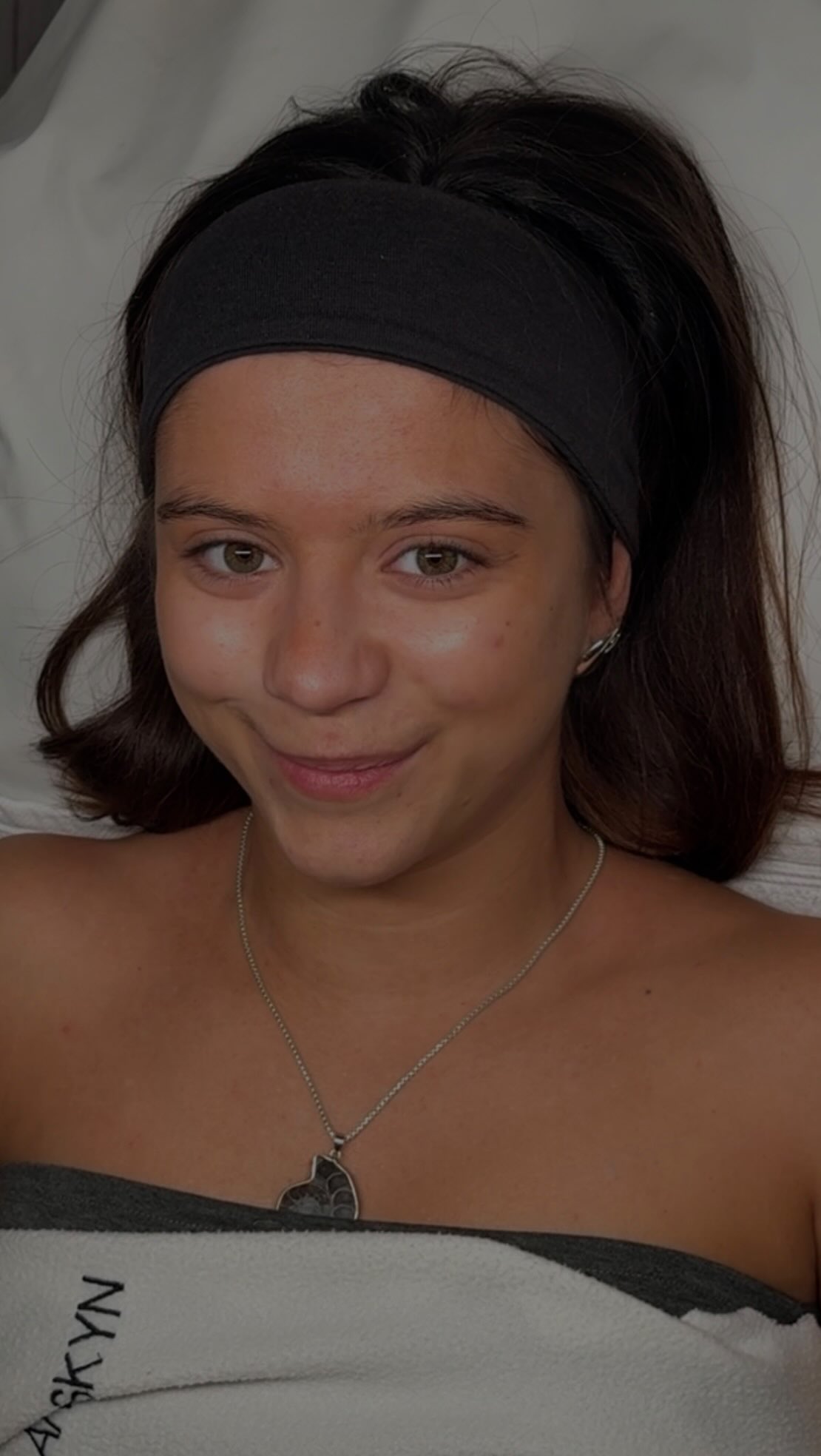 In 20’s–30’s, someone will say:
“Start getting professional facials. Especially Hydrafacials.”
Listen.
Because this is the decade when collagen quietly starts declining.
When stress, hormones, late nights, SPF mistakes and city pollution begin to show up in the pores.
When “I’ll fix it later” turns into pigmentation, congestion and premature fine lines.
A Hydrafacial isn’t just a glow treatment…
It’s controlled exfoliation (removing dead skin buildup).
It’s professional extractions (clearing congestion safely).
It’s hydration infusion (restoring barrier function).
It’s prevention.
Skincare at home maintains.
Professional treatments correct and prevent.
The difference between skin that ages gracefully and skin that constantly needs fixing?
Consistency in the 20’s and 30’s.
Future skin will either say
“Thank you for starting early.”
Or
“We could have avoided this.”
Choose wisely. ✨