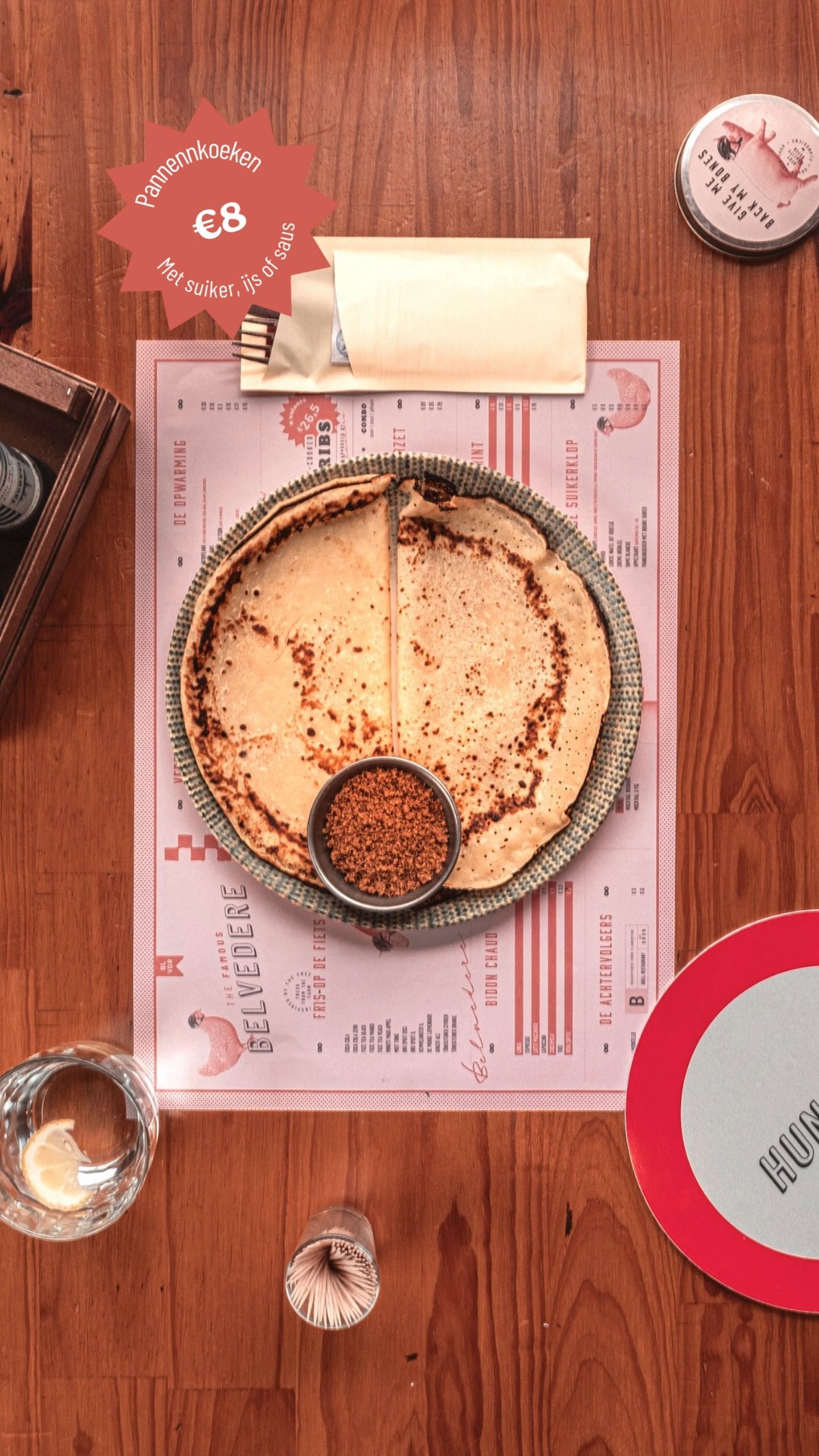 Verse pannenkoeken, dampende wafels, huisgemaakt gebak & koffie zoals ’t hoort.
Perfect na een wandeling, een fietstocht of gewoon… omdat het kan ☕
Kom proeven, kom genieten, kom nog een stukje bestellen “om te delen” (maar stiekem voor jezelf 😏).