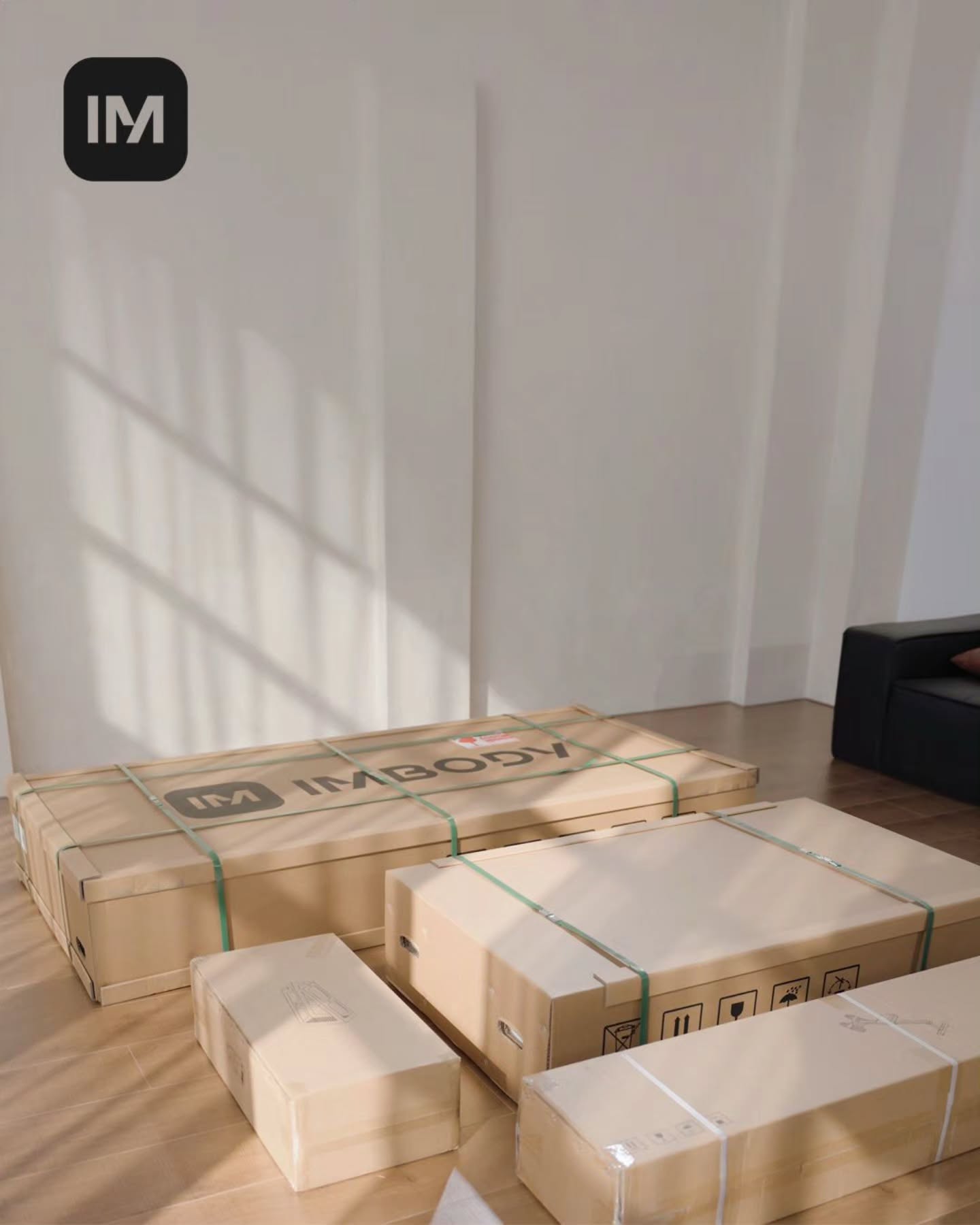 Geliefert - so sieht es aus nachdem Euch unser Team nach der erfolgten Anlieferung wieder verlässt. Jetzt noch schnell aufbauen und schon geht es los mit dem ersten Workout...