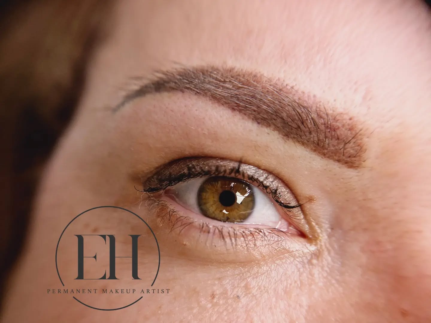 Mature skin, thinning hair, facial symmetry, personal style – it all matters.
Some women want: • zero harsh edges
• completely powdery softness
Others want: • a bit more definition underneath
• that subtle “makeup but not makeup” look
There is no one-shape-fits-all.
That’s the difference between a technician… and a specialist.
#ehpermanentmakeup #naturalbrows #brows #powderbrows #stalbansalon