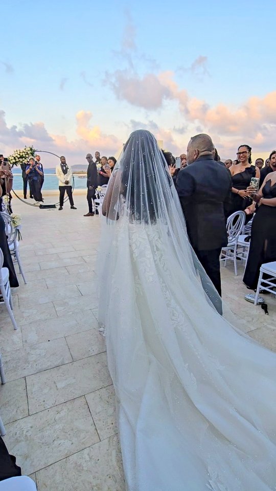 Timeless black + white set against the breathtaking beauty of Jamaica. This destination wedding was the perfect blend of modern elegance and island romance. Every detail was intentionally curated, every moment flawlessly executed.
Efficient planning + clean design + nature's paradise = pure magic.
#destinationwedding #JamaicaWedding #BlackandWhiteWedding