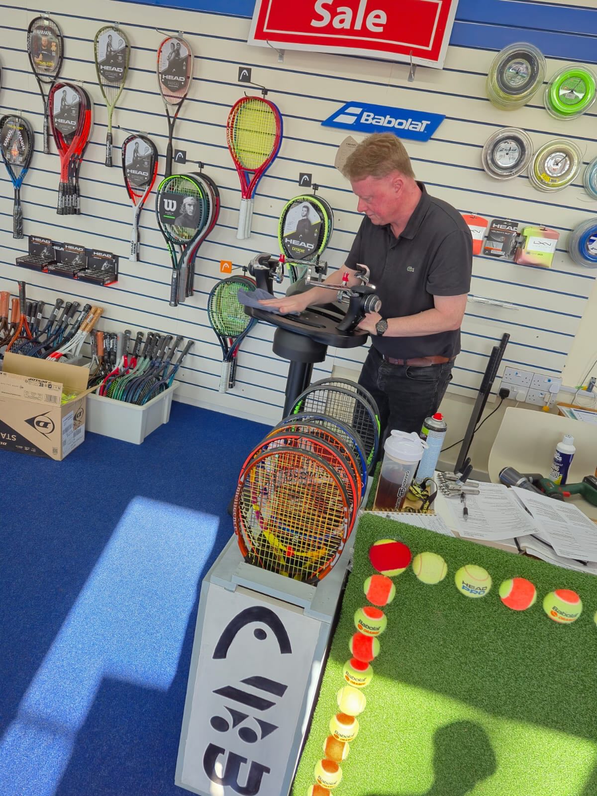 Andy Catchpole from @racketspec in store yesterday @quayrackets to service their @head_tennis TE3600 electronic stringing machine and provide some top tips on keeping it fine tuned going forward 👌 🎾🏸 #badminton #tennis #squash #racketball #racketspec