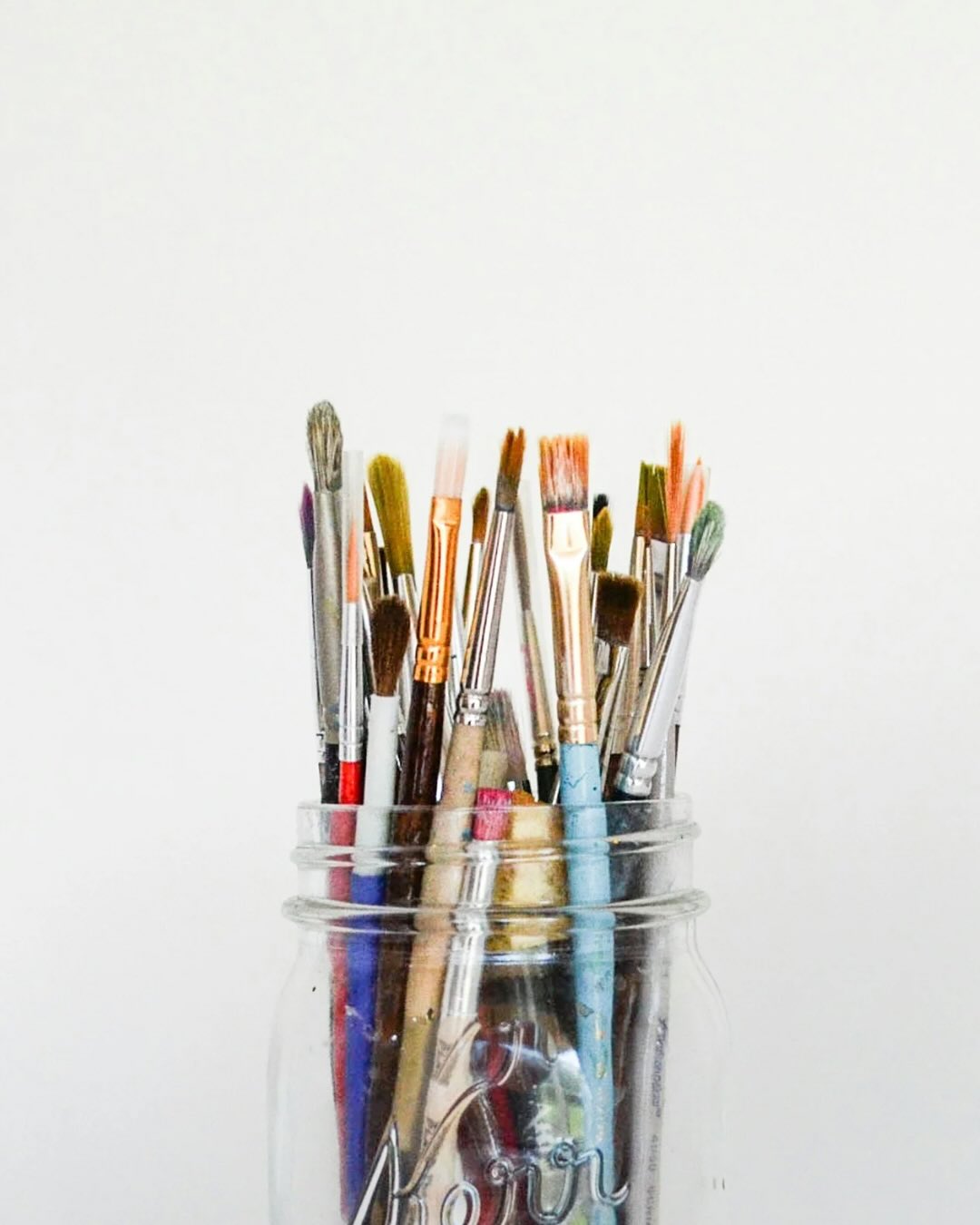 This sweet family had everything for their art station — it just needed structure.
Now?
✔️ Kids can see everything easily.
✔️ Supplies are grouped by type.
✔️ Putting things away takes seconds.
✔️ Everything is labeled.
If your things feels overwhelming, it’s a good time to fix it.
DM me ART, and we can get things rolling.