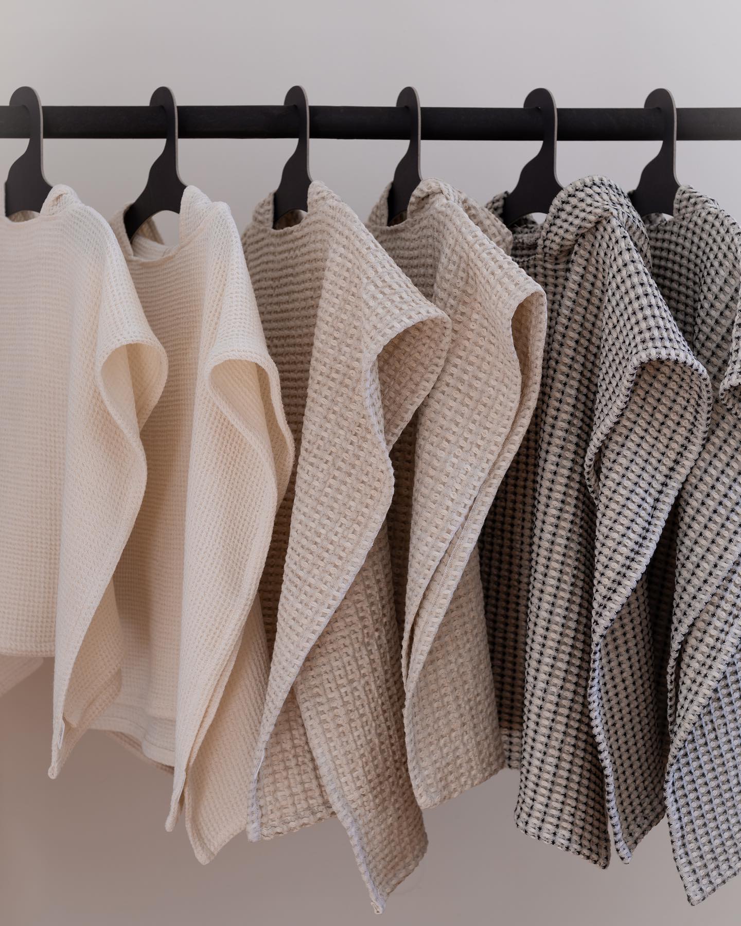 Cozy season is on ☁️
.
.
.
#momssupportingmoms #motherhood #mother #pregnant #mylittlemonkeygr #mylittlemonkey #littlemonkeyskids #givegood #nursery #decor #baby #nurserygift #newborn #organiccotton #handmade #kids #kidsinterior #natural #essentials #sustainableliving #decoration #mrlion #linen #kidsinpo #homedecor #babyshower #newborngifts #love #swaddle #momlife