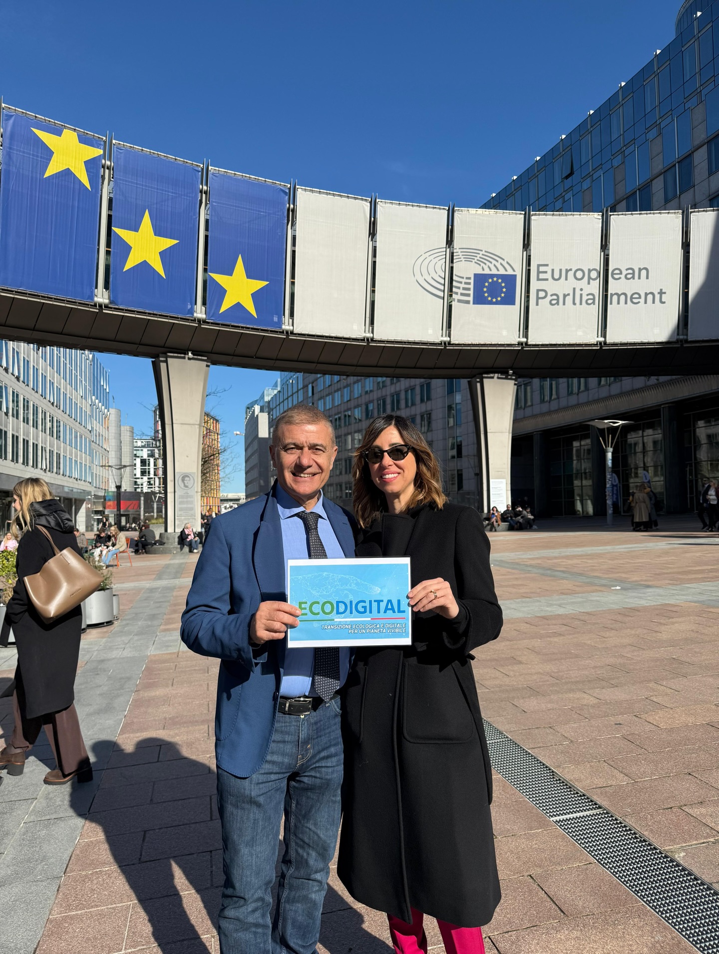 Insieme a @fabianadadone oggi abbiamo avuto un confronto prezioso con Alfonso Pecoraro Scanio e il suo team per rilanciare insieme la sfida #Ecodigital verso il 2050.
Transizione ecologica e innovazione digitale devono camminare insieme: dalla lotta al dissesto idrogeologico alla tracciabilità agroalimentare, fino alla space economy.
Ambiente, energia e tecnologia nella stessa direzione per costruire un futuro davvero sostenibile.