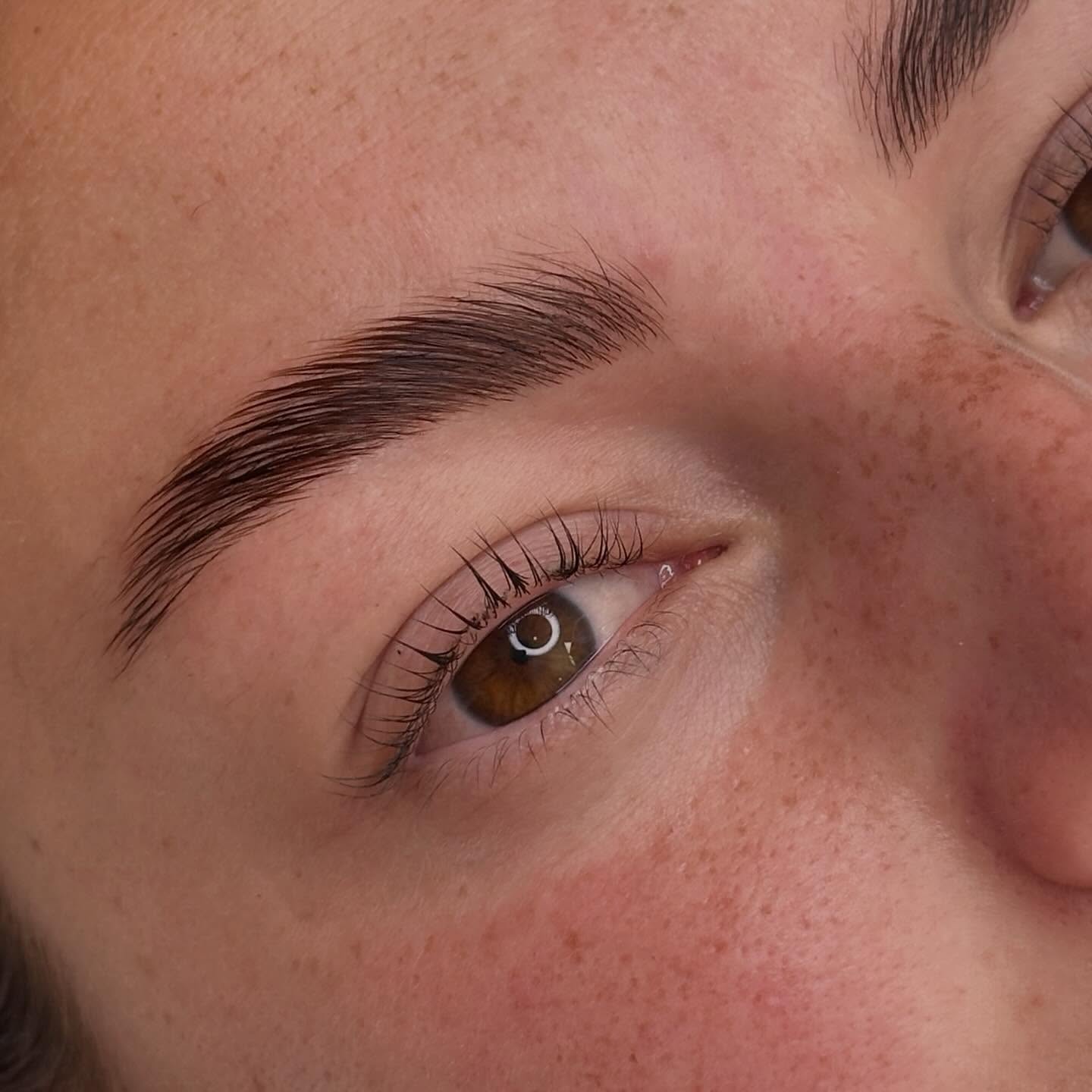 Soft, fluffy and perfectly sculpted brows 🤍
A fresh brow lamination and lash lift done by Jadana ✨
#browlam #lashes #embellir #dunedinnz