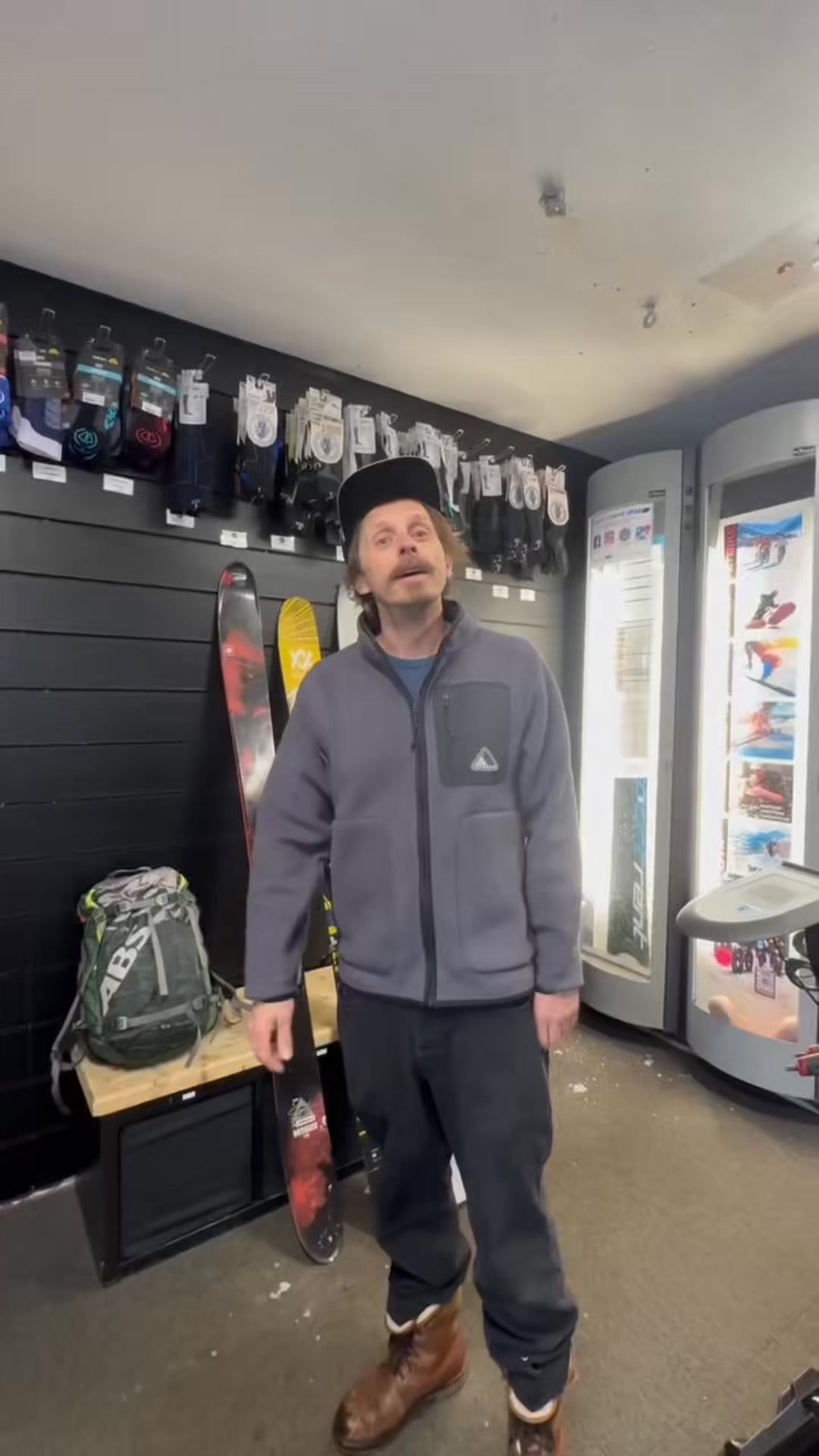 La poudreuse est là… et nous aussi.
Nos boutiques sont spécialisées dans les skis larges, avec une offre complète pour profiter à fond des conditions actuelles ❄️🤩
👉 Grandes marques de référence : Armada, Völkl, Blizzard, Rossignol, Movement
👉 Disponibles à la location ou à l’achat
👉 Conseils personnalisés en magasin
⚠️ Hors-piste = sécurité avant tout
Pensez à vous équiper avec notre pack sécurité :
• Sac ABS
• DVA
• Pelle
• Sonde
Indispensable dès que vous sortez des pistes, surtout avec les conditions du moment.
📍 Passez nous voir dans nos boutiques à Serre Chevalier, nos équipes sont là pour vous conseiller.
#Sportrent #Powder #SkiLarge #Freeride #SerreChevalier