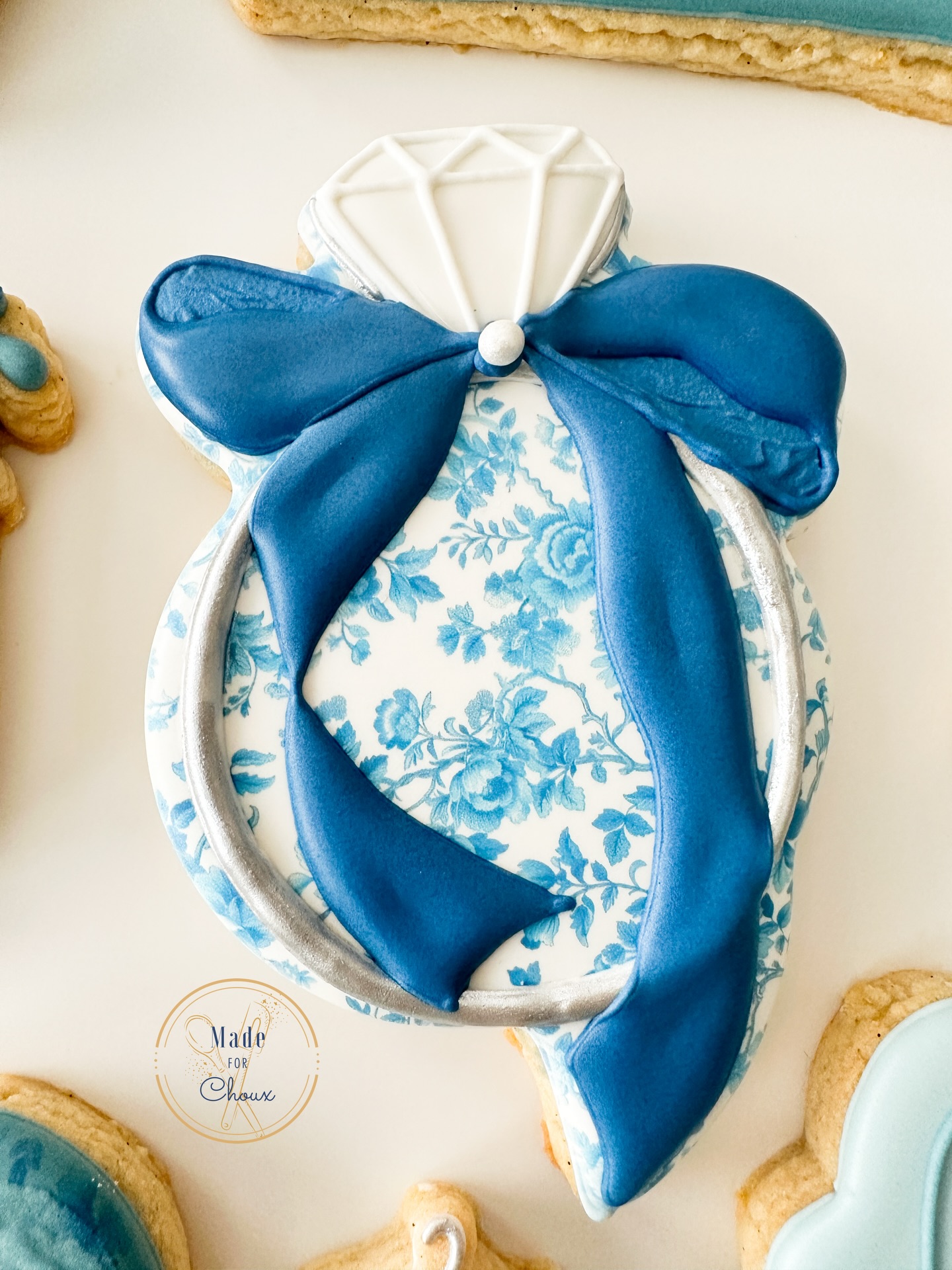 Is it wedding season yet? Because this baker is ready to create all things “I do.”
#weddingcookies #engagementcookies #somethingblue #delawarecookies #middletownde