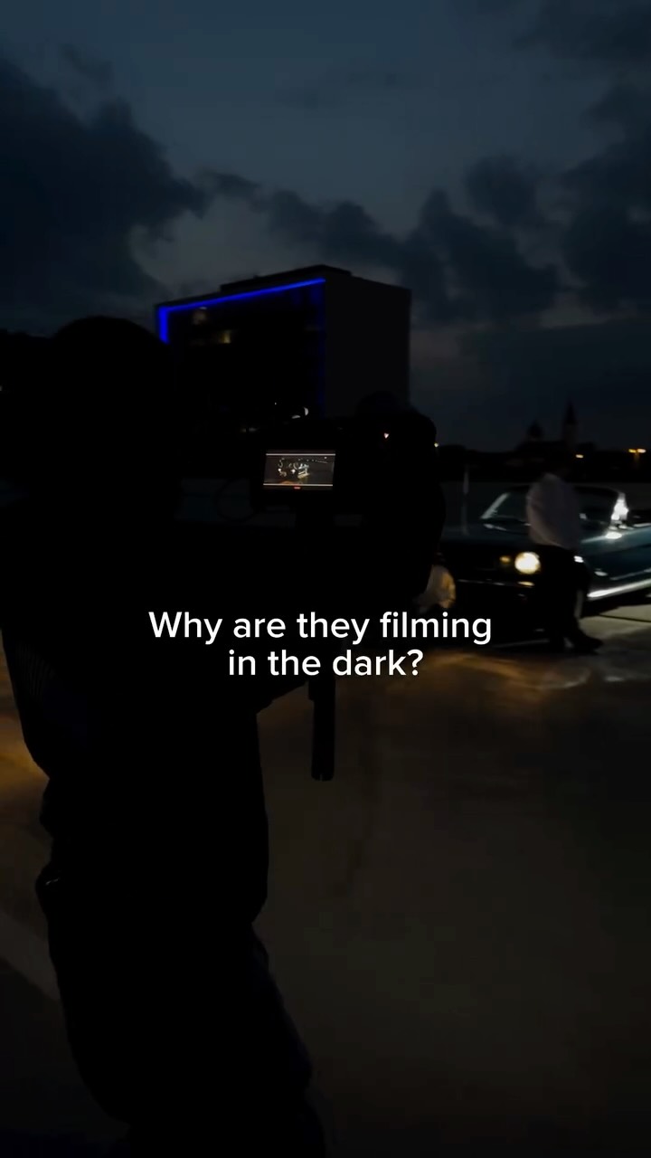 Waarom filmen in het donker? Because visibility is the point 👌🏼
#reflectyourstyle #reflective #streetwear #activewear