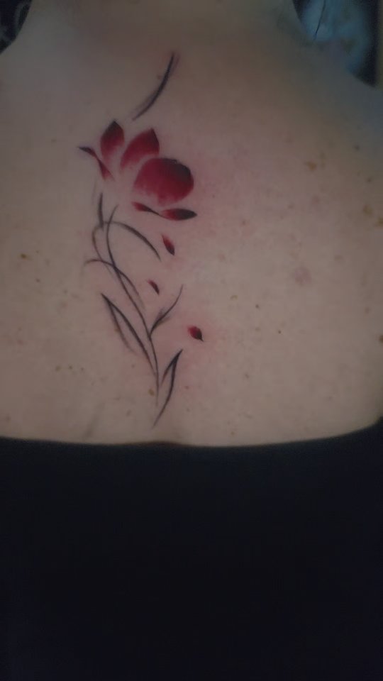 Supposed to do something else but we settled for this LOL cuz the other tattoo wasn't done healing so the badass wanted to get something else! #mttattoos #flower #tattoo #badassmom #mom