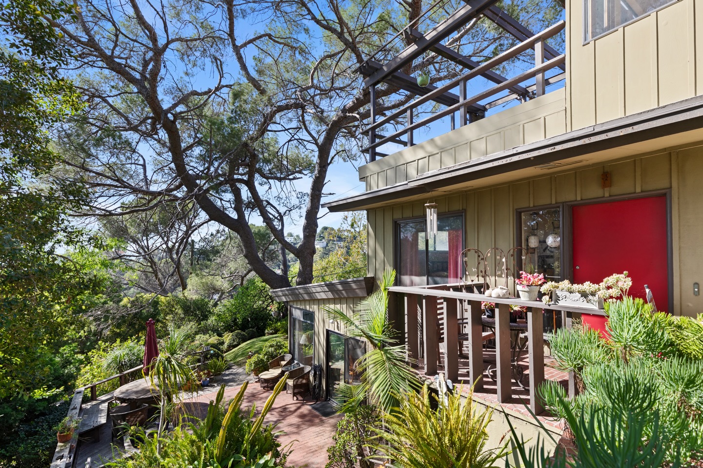 2881 Hollyridge Drive || Beachwood Canyon
Listed by @merse_kollo @gruderman
#hollywoodhills #realestate