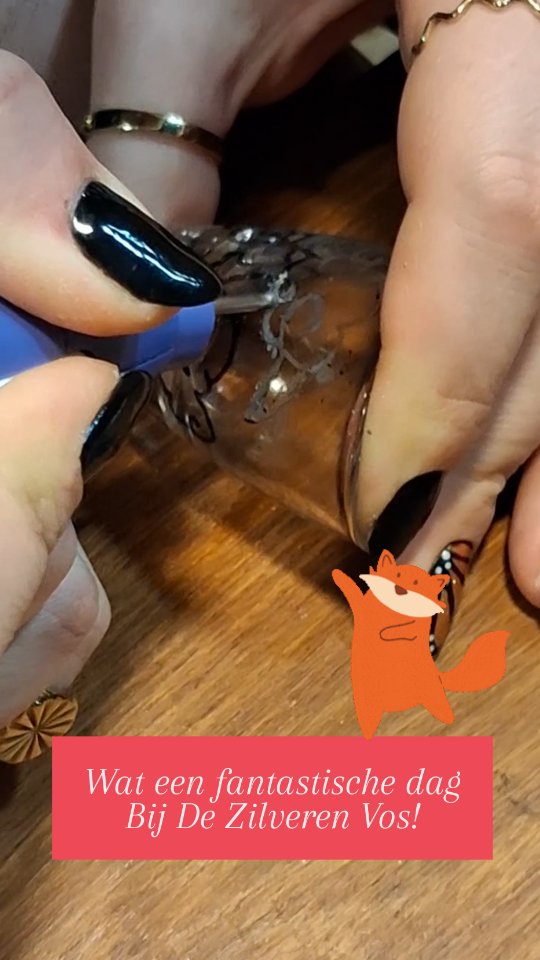 Wat was het toch weer een fantastische dag bij @dezilverenvos ๐คฉ
De workshop Glas Graveren blijft zo leuk om te doen; iedereen gaat met iets gaafs naar huis. Heel erg bedankt iedereen voor het meedoen, en graag tot de volgende keer ๐
#creatief #workshop #diy #denbosch