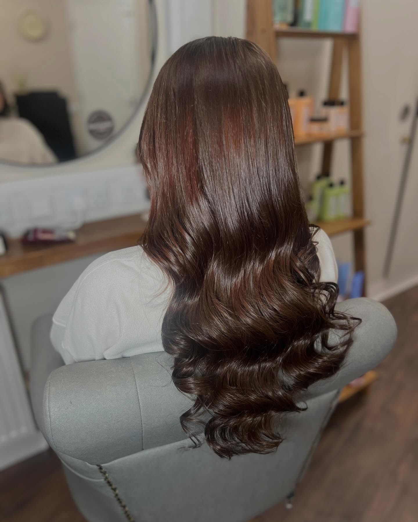 S H A D E 2
Another 20 inch in dark chocolate 🍫
#remicachet #hairextensions #awardwjnning #superstylist