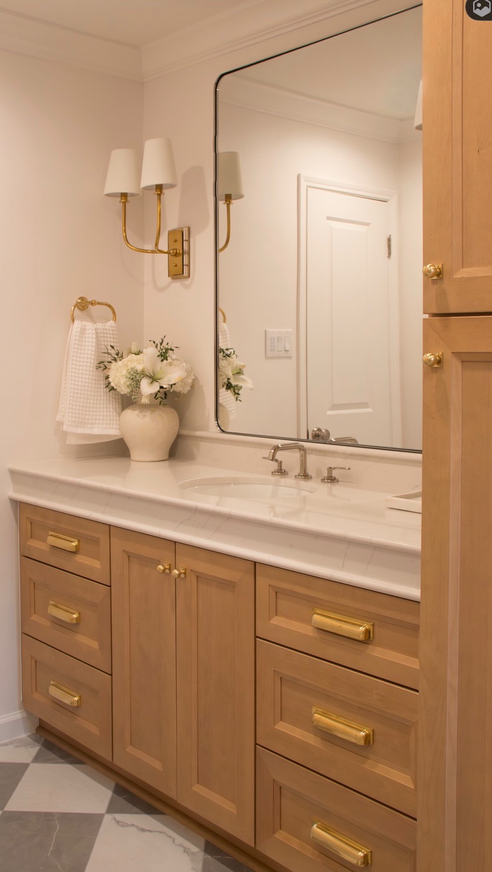 You’ve all been begging for the details… so here they are. 👇
This bathroom used to be fine. Not terrible. Just… there. Very builder basic. Very forgettable.
Now? It actually feels like part of the house.
Once we chose the checkerboard floor, the rest of the bathroom practically designed itself❤️
Save this for your next guest bath reno 👇
• Floor tile: @edward.martin Leona 12x12 Checkerboard Matte Porcelain Tile in Calacatta + Amani Grey
• Walls, trim & ceiling: @sherwinwilliams Snowbound
• Cabinets: @jandkcabinetryhq Butterscotch B8
• Shower wall tile: @arizonatile Concerto Pearl
• Shades: @thevaliantco Hunter Douglas Vignette Cambria in Natural Nude
• Sink faucet: @signaturehw SHWSCGU800PN in Polished Nickel
• Tub/Shower fixtures: @signaturehw 478469 in Polished Nickel
• Vanity sconces: @visualcomfort TOB 2191HAB-L
• Mirror: @generationlighting MR1305PN
• Cabinet hardware: @rejuvenation Wren Bin Pull & Knob in Unlacquered Brass