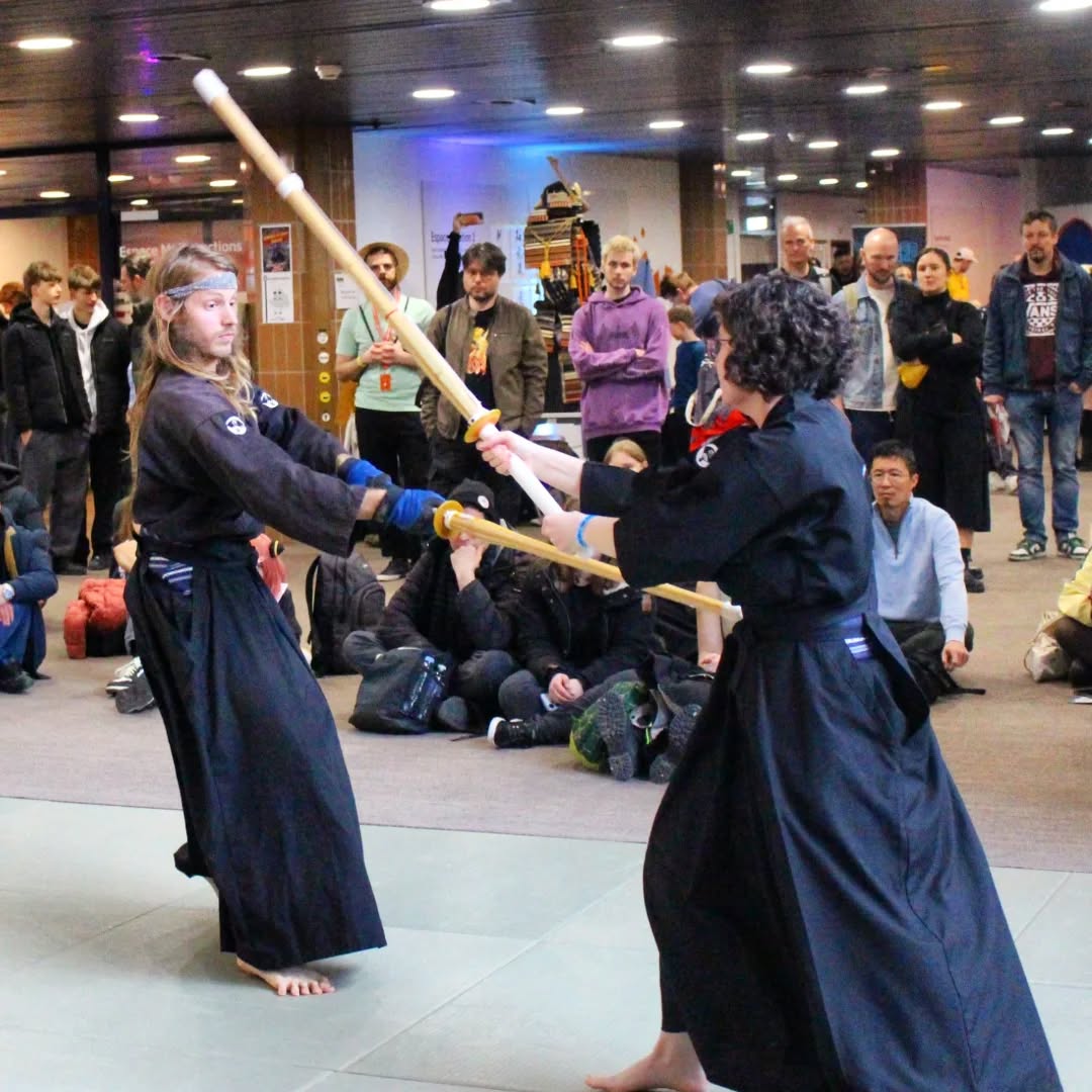 Le Dōjō Jouen de la Wa Rei Ryū vous invite à venir découvrir le Kenjutsu et le Battōjutsu, les deux arts martiaux traditionnels japonais le plus étroitement liés à l'épee nippone dans toutes ses formes.
Nos cours ont lieu
les mardis: Salle de sport du Gymnase de la Cité, Rue Pierre-Viret 2, 1003 Lausanne (20h15-22h15)
https://maps.app.goo.gl/yppJXfCC1gmT9icZ6
les vendredis: Salle de sport du Gymnase du Bugnon (Ours), Rue du Bugnon 5, 1005 Lausanne (20h00-22h00)
https://maps.app.goo.gl/YqsYqGVPzuRG4zYU7
les dimanches: Signal de Sauvabelin, Rte du Signal 46, 1018 Lausanne (10h00-12h00)
https://maps.app.goo.gl/oEyPyfoBHkSvpfUF8
Pour plus d'informations n'hésitez pas à nous contacter directement!
#jouen #wareiryu #lausanne #kenjutsu #battojutsu
Photo by @lichoupe