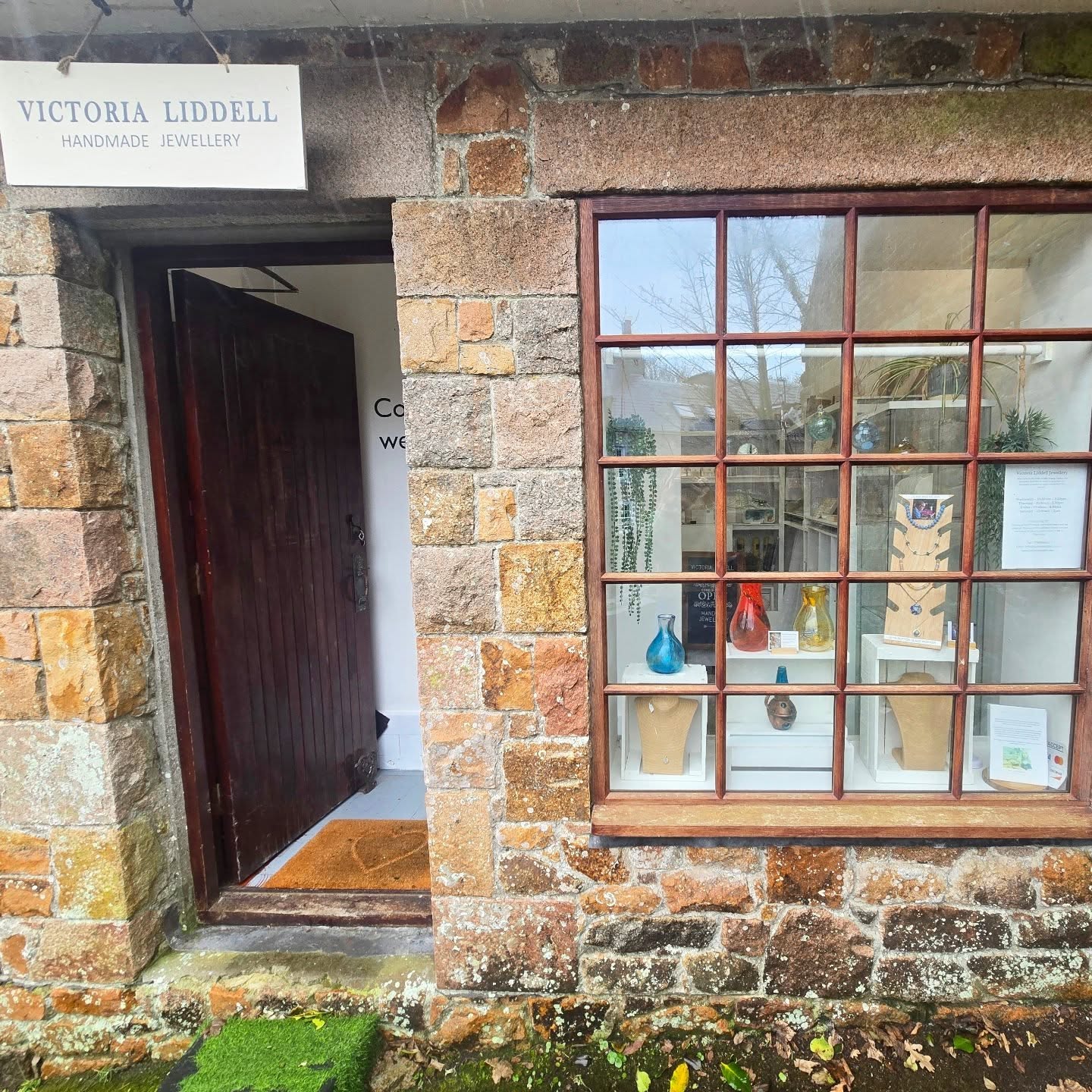 I’ve added a little burst of colour to the studio window this week ✨
I’m so excited to now have some beautiful work from the incredibly talented artists next door on display.
Glyn’s handmade glass bead jewellery catches the light in the most magical way, and Marc’s vibrant glass vases are full of colour and life — each one completely unique.
Everything is handmade right here in the studios, and I love that this window now reflects not just my jewellery, but what we all have to offer in our small creative hub at Devil's Hole.
What I love most is that although we all create very different pieces, we share one thing in common — we all use a flame to bring our work to life 🔥 Whether it’s shaping silver or melting glass, it all begins with fire.
If you’re passing by, have a little look — it’s a small window filled with a lot of creativity 💛