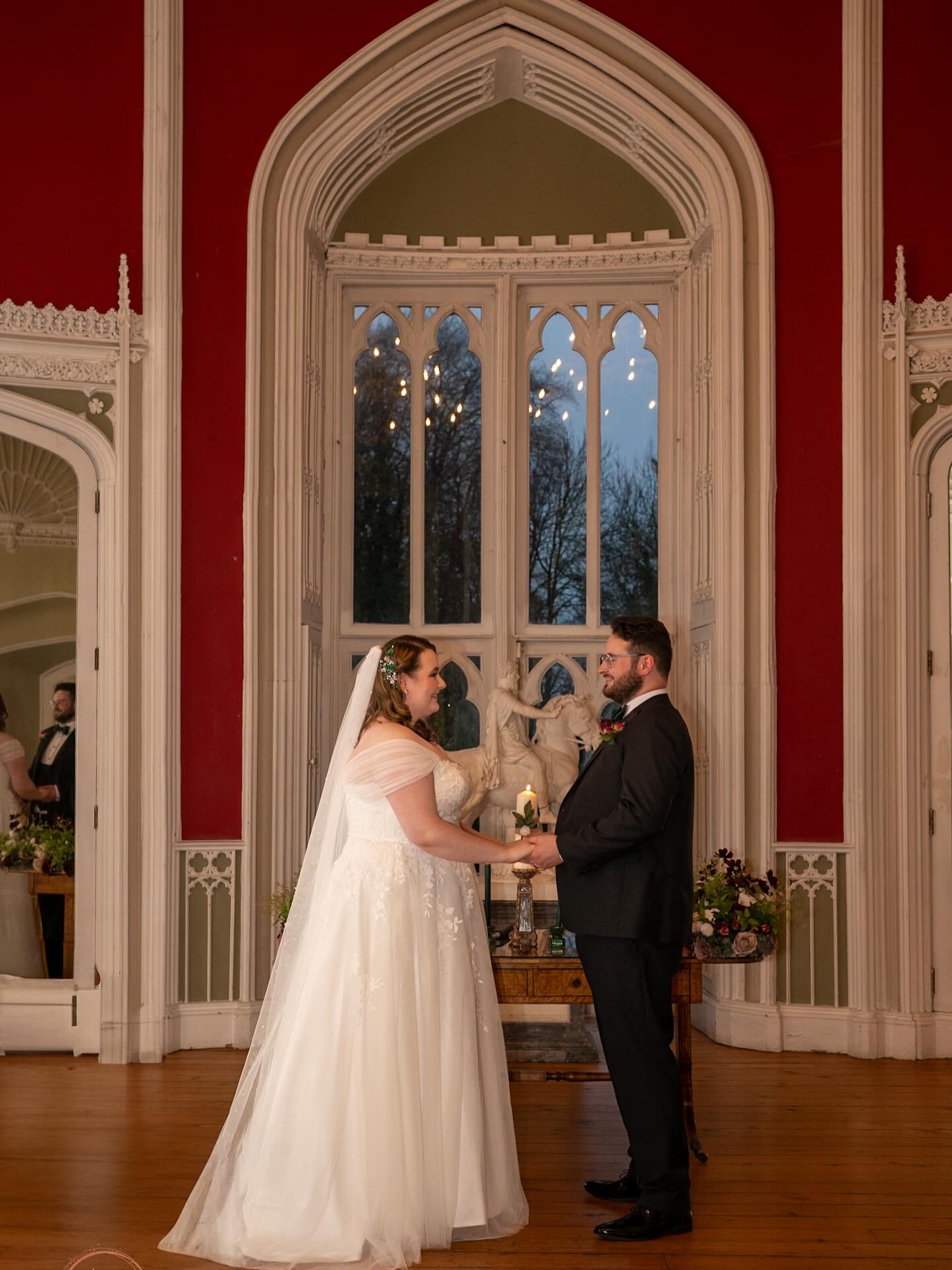 Just married, castle edition 🏰 such a stunning venue, even in these dark winter days it still has to most fantastic atmospheric vibes #castlewedding #slanecastlewedding