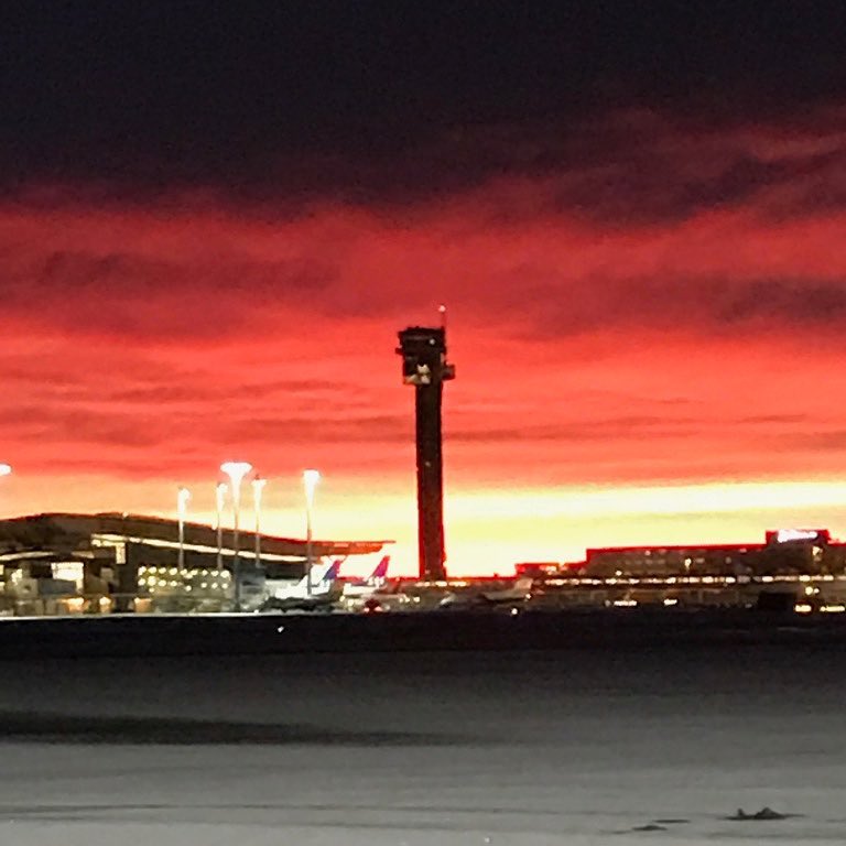 Another amazing sunrise! #executivehandling #sundtair #osloairport #privatejet #inspiredtravels