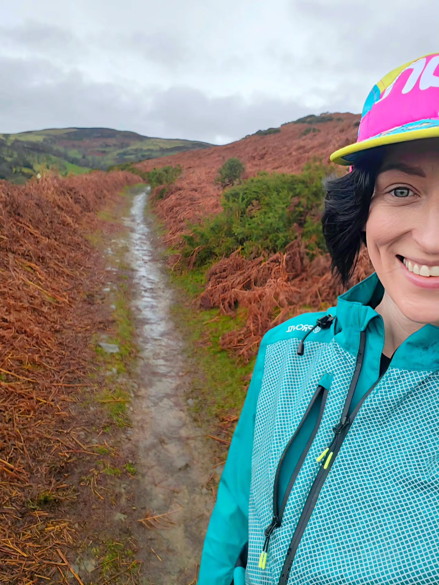 Weekends are made for adventure.
For hills that humble you, because Offa's Dyke is an absolute beast of a route. ⛰️🥵
For trails that truly test you, especially when your Labrador decides a canal swim is part of the plan… and you end up hauling him out like a soggy sandbag. 🐾💦
For muddy shoes, wild views, and a heart that beats a little louder, because you’re sharing the miles with the one you love. 🏃♂️🏃♀️🧡
This is living. #run #views #trails #hills #clwydianrange