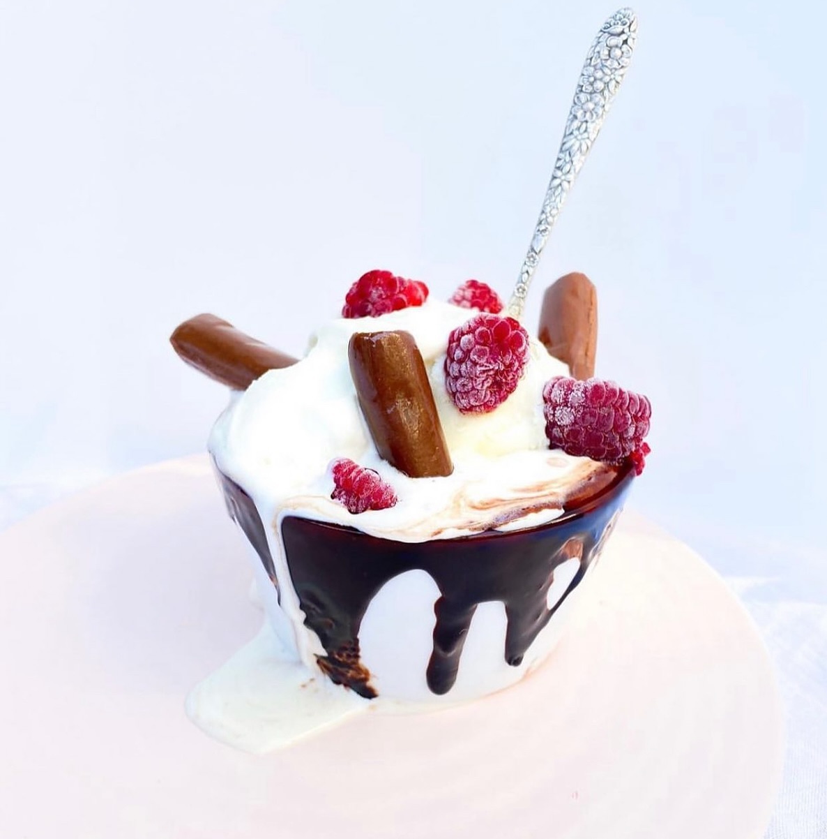 Beat the heat this week with a Suzanne’s Sundae 🍨
Shop our chocolate sauce at the link in bio, or at one of our lovely retailers. 💛
#suzanneschocolate #portlandfoodies #handmadechocolate #farmersmarket #foodphotography #portland #chocolate #sundae #chocolatesauce