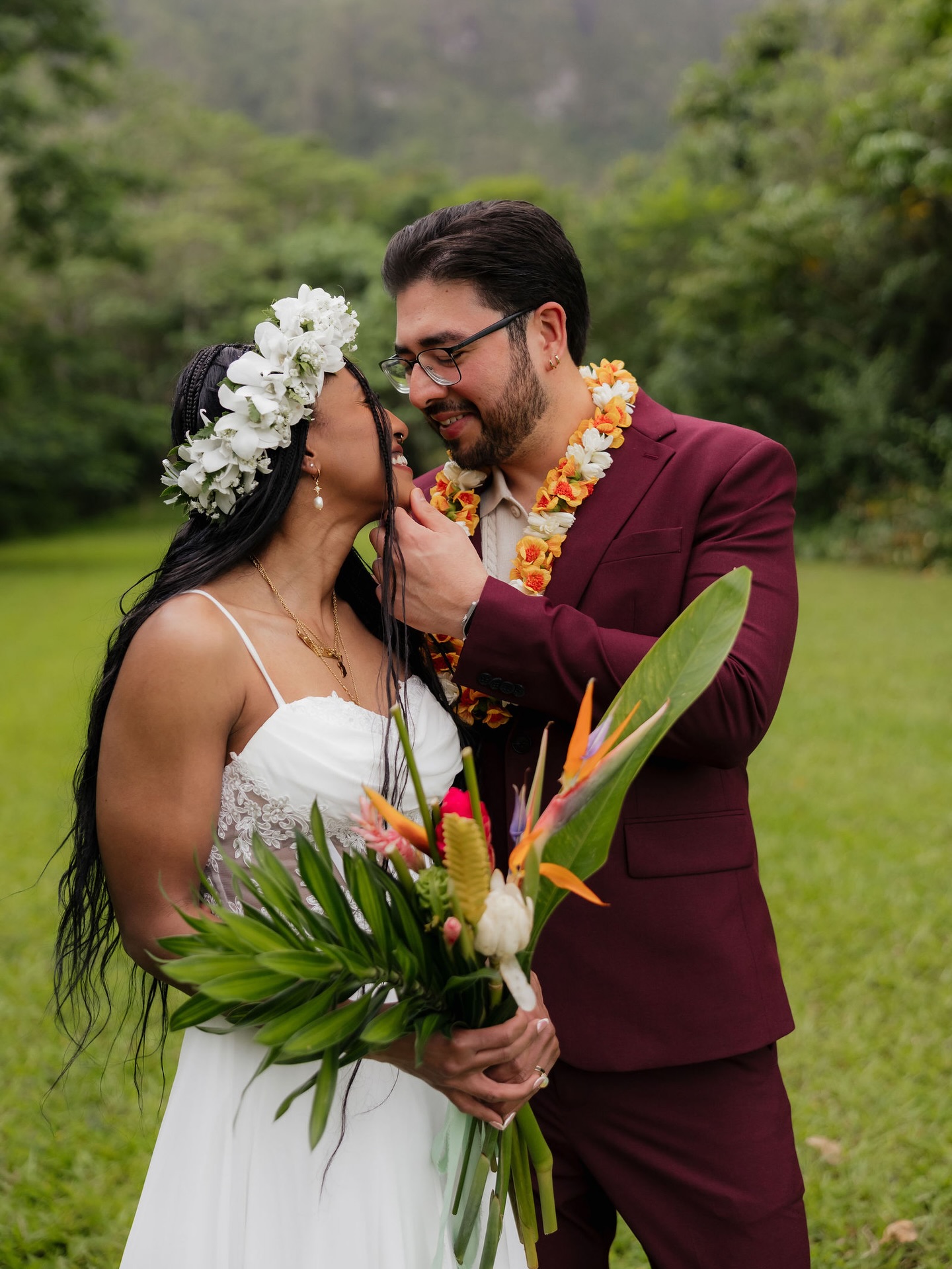you and me forever? 💍
#hawaiiweddingphotographer #oahuweddingphotographer #mauiweddingphotographer #hawaiielopementphotographer #hawaiielopement