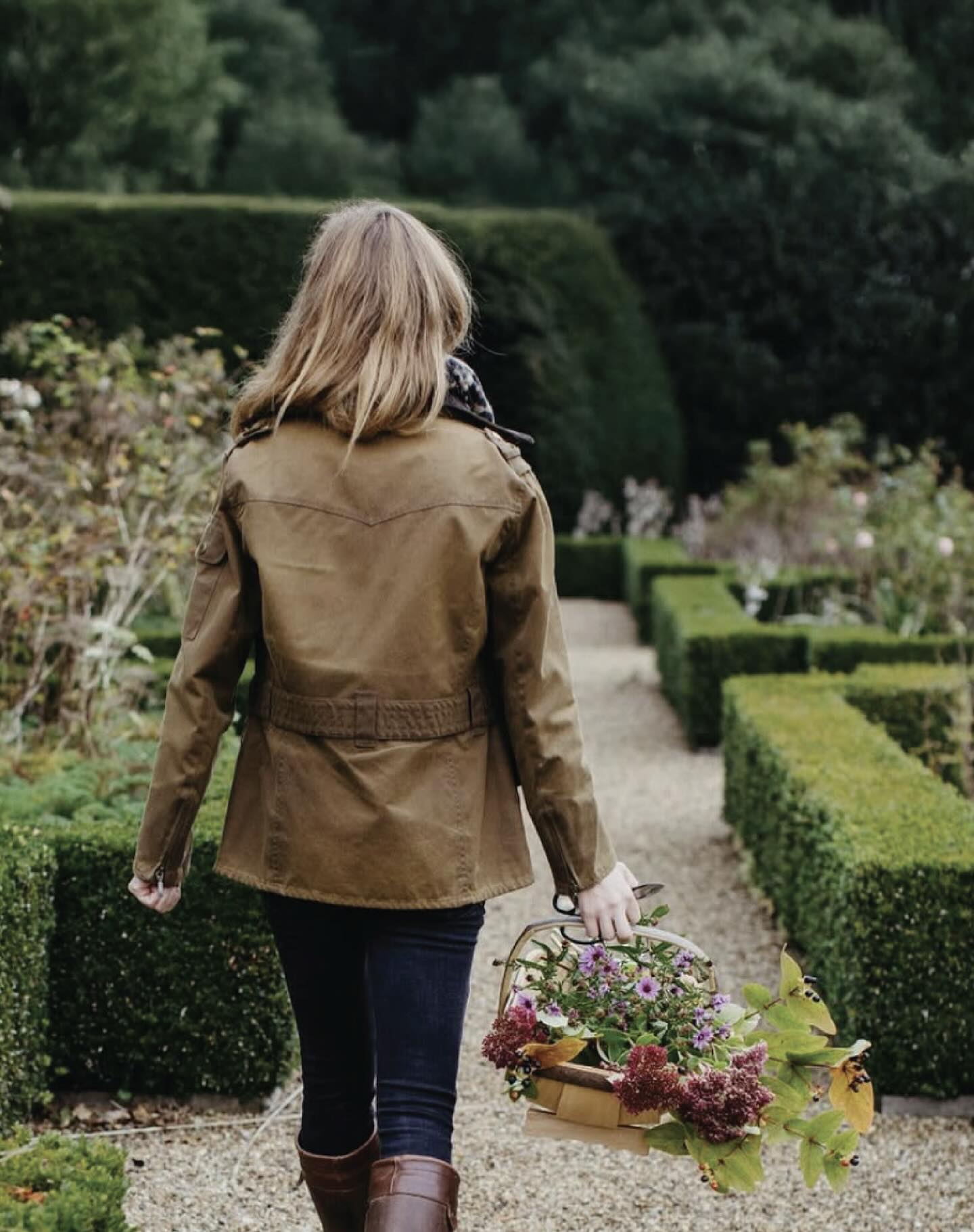 There’s a hint of Spring in the air this week.
.
Spring at Flore is a wonderful time of year — the garden begins to wake, and the grounds start their spectacular show, the daffodils are sunning themselves and we’re eagerly awaiting the tulips.
.
Come and enjoy the beginning of spring, walk the gardens and parkland during your stay.
.
#relaxandunwind #unwind #specialstays #peaceandtranquility #kickbackandrelax #eclecticinteriors #luxurystaysuk #weekendescapes #luxuryescape #romanticgetaway #weekendgetaway #florehouse #northamptonshire