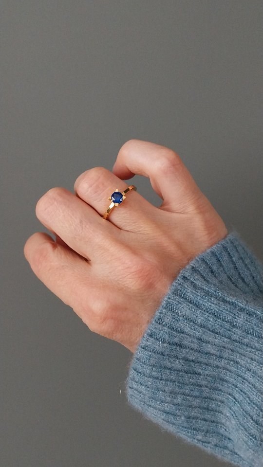 Een ring voor elke dag van de week.
Welk is jouw favorietje?
#goudsmid
#uniekjuweel
#juwelenopmaat
#costumedesign
#juweelontwerp