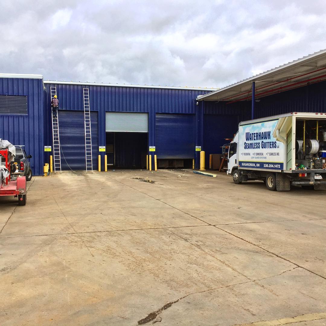 7” industrial gutter project for AAM Metal Forming in Minerva, OH. #minervaohio #commercialgutters #flatroof #ohiocontractors #gutters