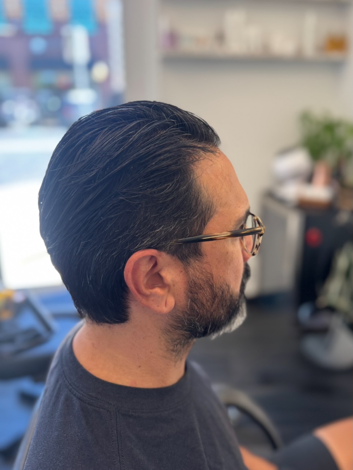 Long tapered slick back
#natomasbarber#natomashaircut #scissormenscut #menshaircuts #godfreyhairco.