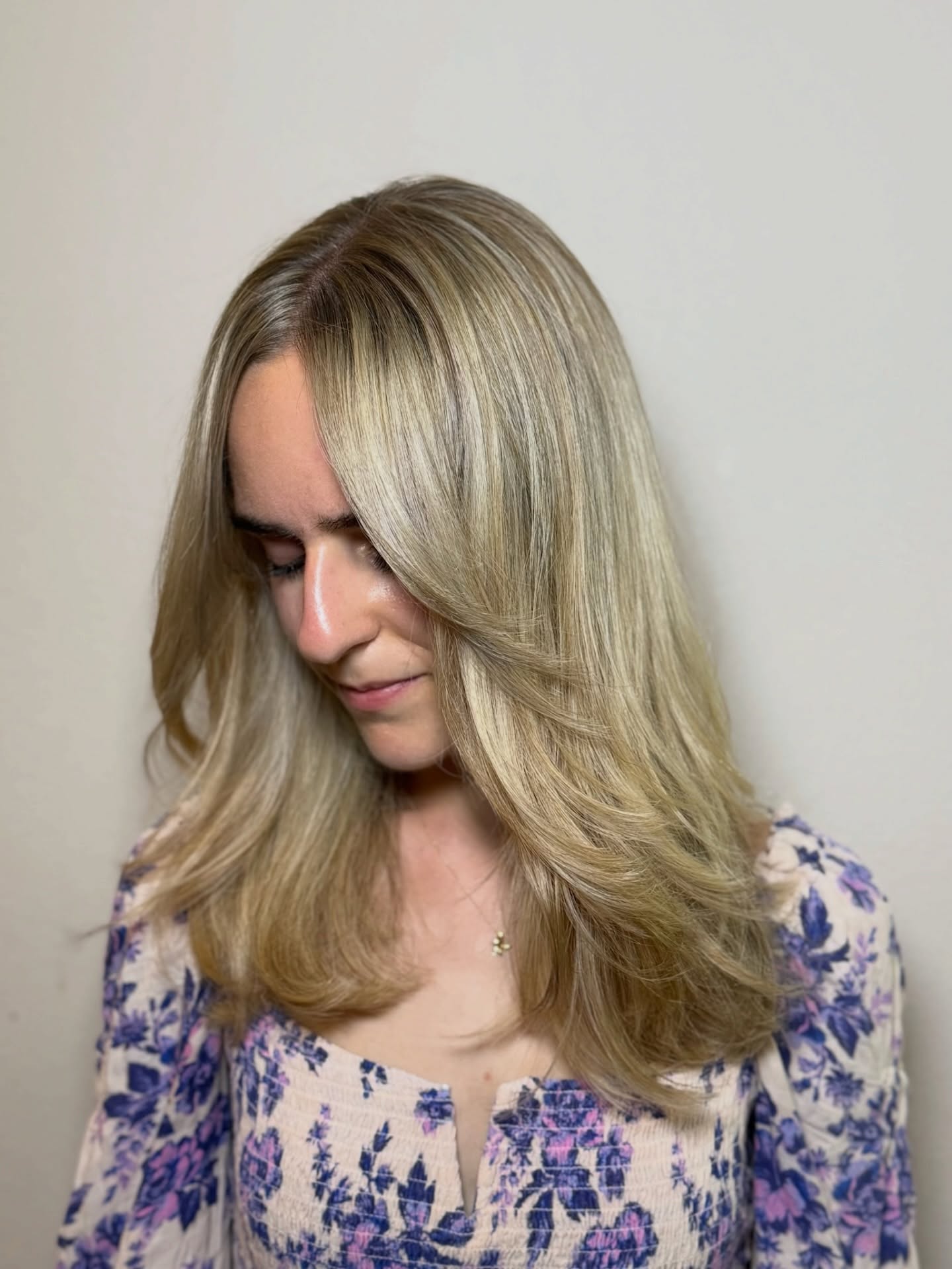 Blonde season is always in style ✨💛
There’s just something about fresh highlights that instantly brighten your whole look. Whether you love a soft, lived-in glow or a bold, dimensional pop ✨ we customize every placement to enhance your features, add movement, and keep your blonde looking healthy and shiny 💁🏼♀️
Ready to lighten things up? Let’s create your perfect blonde 🤍✨
#BlondeHighlights #DimensionalBlonde #LivedInBlonde #BlondeSpecialist #HairTransformation HealthyBlonde SalonLife BehindTheChair ModernBlonde HairGoals GlossyHair BrightBlonde FloridaHair StPeteHair