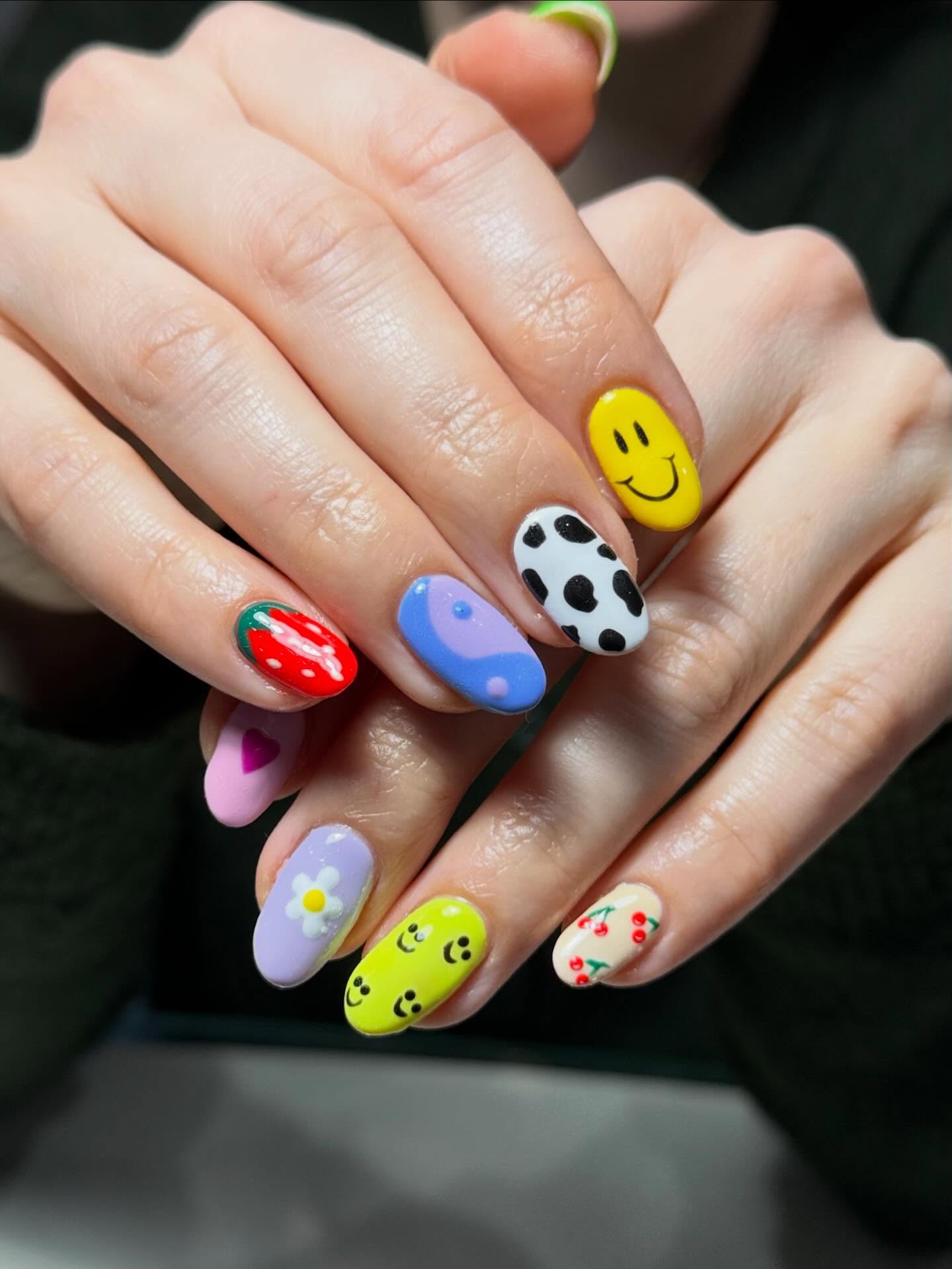 Level 3 “Mismatch Style” 🩷
#walsall #walsallnails #mismatchnails #abstractnails #nailart