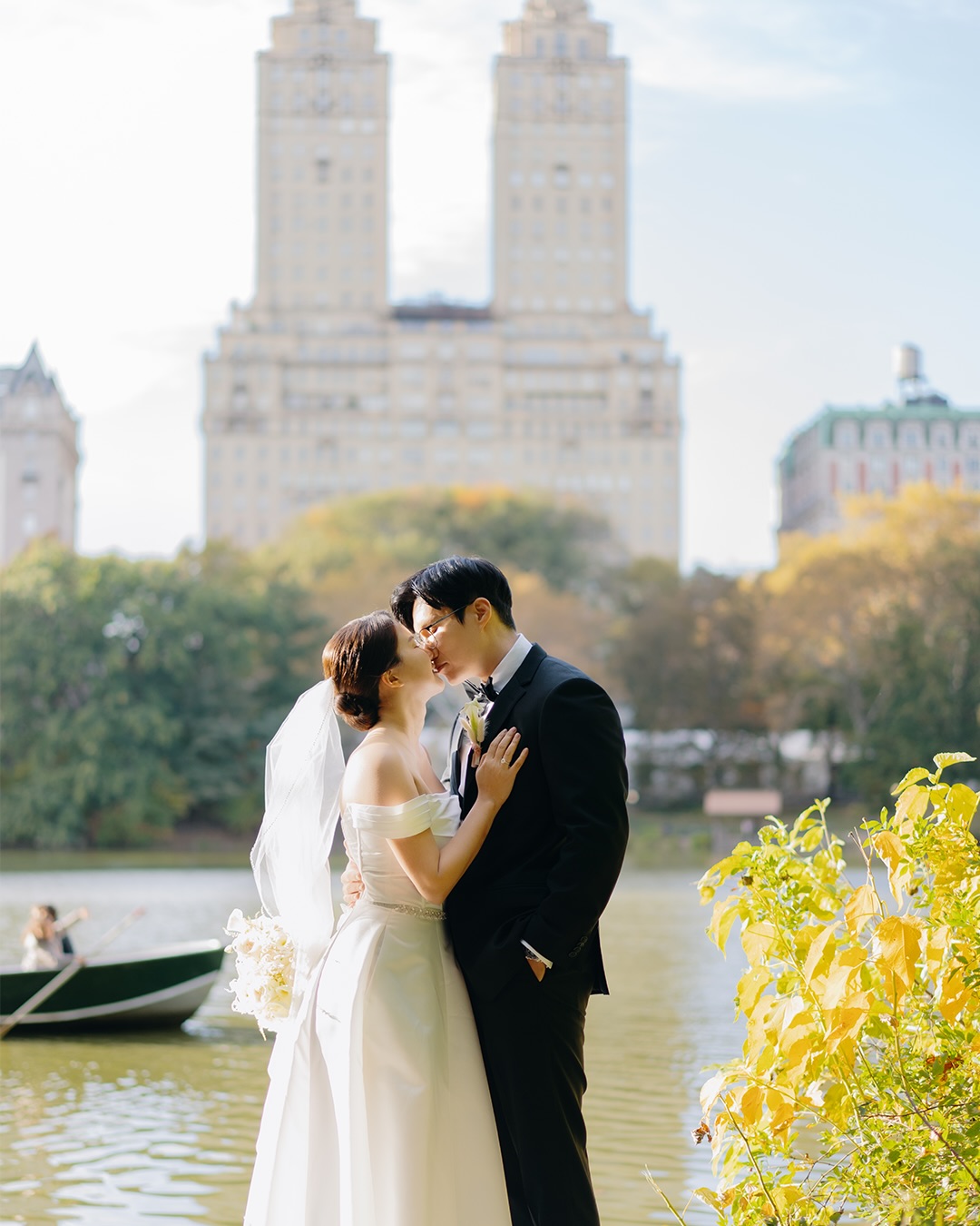 Love finds its way in every corner of New York.
#nycengagement #๋ด์์ค๋