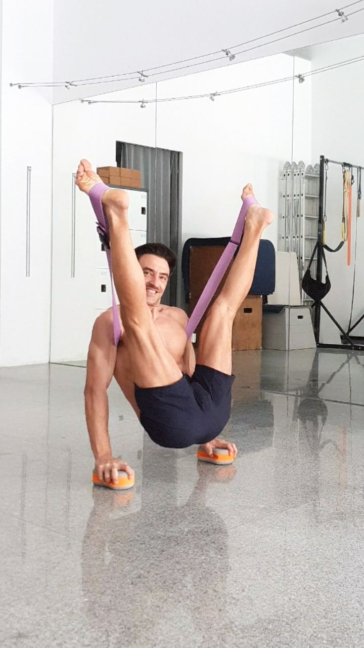 V-sit Straddle Core Compression Training Elastic Band:
FitStretch: www.fitprogress.com/shop/fitstretch
FitProgress Studio Coaching @HandstandTrack Balance Support System.