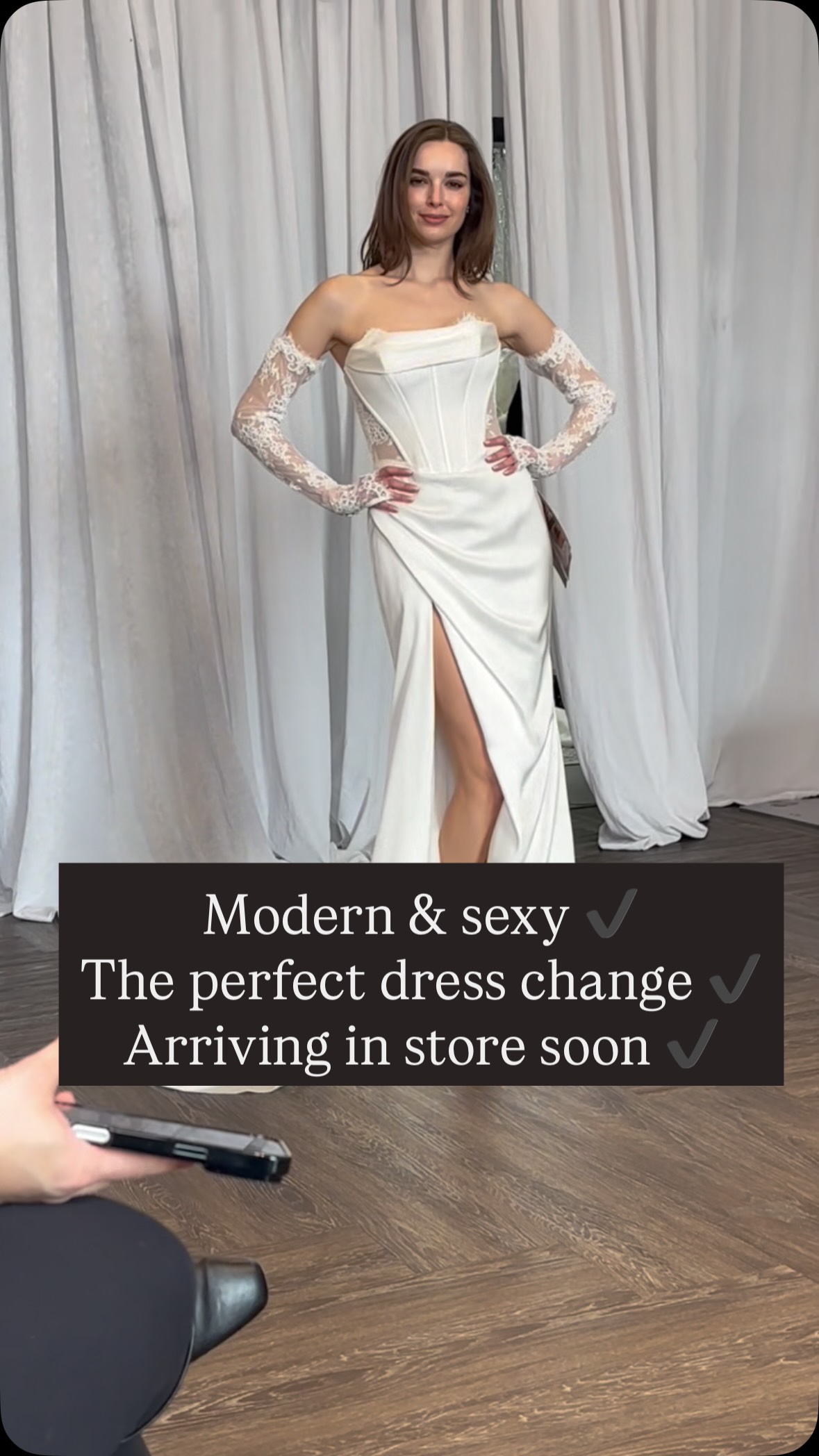 We got the ultimate sneak peaks of Justin Alexander’s newest collection and we think this is a perfect addition to our collection! Perfect for the bride who is looking for:
✔️ a modern & sexy wedding dress
✔️ a dress to move freely in all night long
✔️ a dress change. From ballgown to this sleek number
@justinalexander