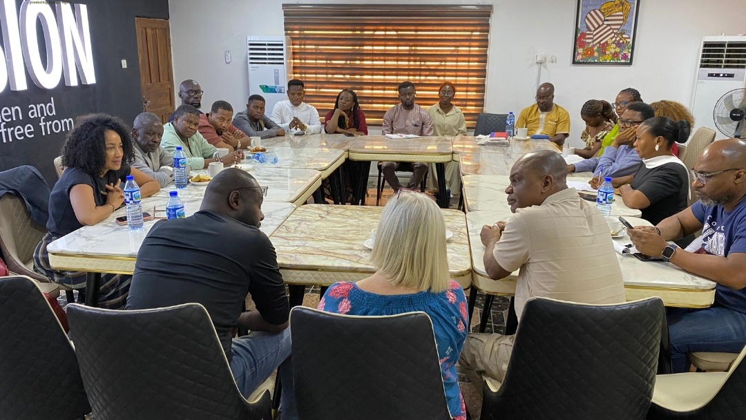 Our President, with members of staff, today received the delegation from the Open Society Foundations (OSF) and our partners from Colombia at our headquarters in Makurdi, Benue State, ahead of the official launch of the Benue People-Centered Public Safety Programme by Governor Hyacinth Alia tomorrow.
In preparation for the event, the OSF delegation held a strategic meeting with Lawyers Alert to review progress on programme implementation and to outline the agenda for the next three days.
In his welcome remarks, the President of Lawyers Alert, Dr. Rommy Mom, observed that the delegation’s presence underscores the significance of Benue State’s formal adoption of the initiative. He noted that the People-Centered Public Safety framework is designed to rebuild trust between communities and security agencies, while ensuring that citizens play an active role in shaping security responses, particularly during periods of crisis.
Over the coming days, Lawyers Alert will facilitate engagements between the OSF delegation, the Benue State Government, and key stakeholders to assess prevailing safety realities across the state and to strengthen collaborative, community-driven solutions.
The OSF delegation commended Lawyers Alert for championing a participatory public safety approach that continues to enhance trust and cooperation between citizens and security institutions.