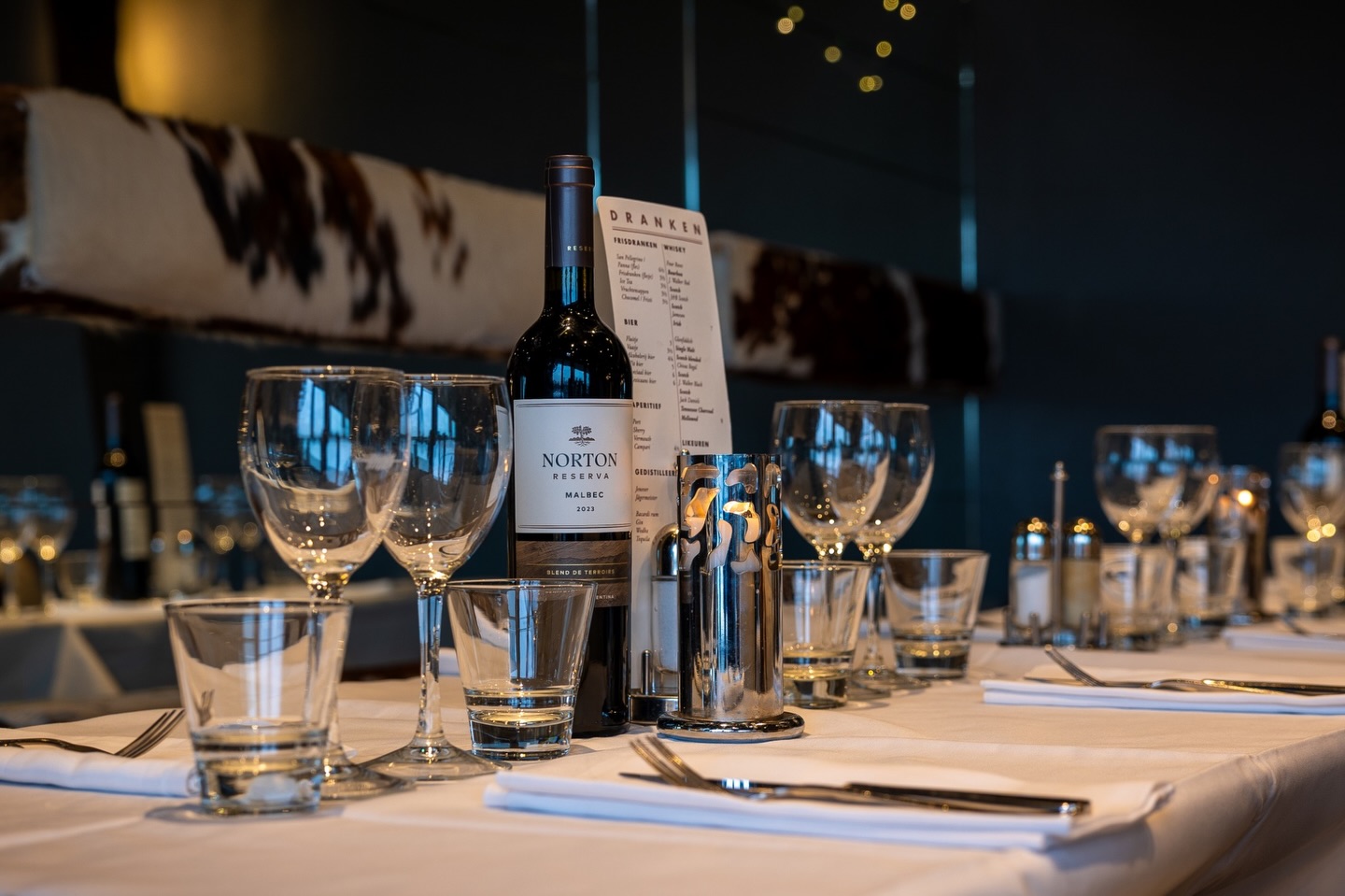Onze Norton Reserva Malbec uit Mendoza. Vol, rond en perfect in balans bij een mooie steak van de grill.
Soms heb je alleen goed gezelschap en een goed glas nodig.
Reserveer jouw tafel en proef het zelf vanavond.
#winewednesday #nortonmalbec #gauchosgrill #argentijnsewijn