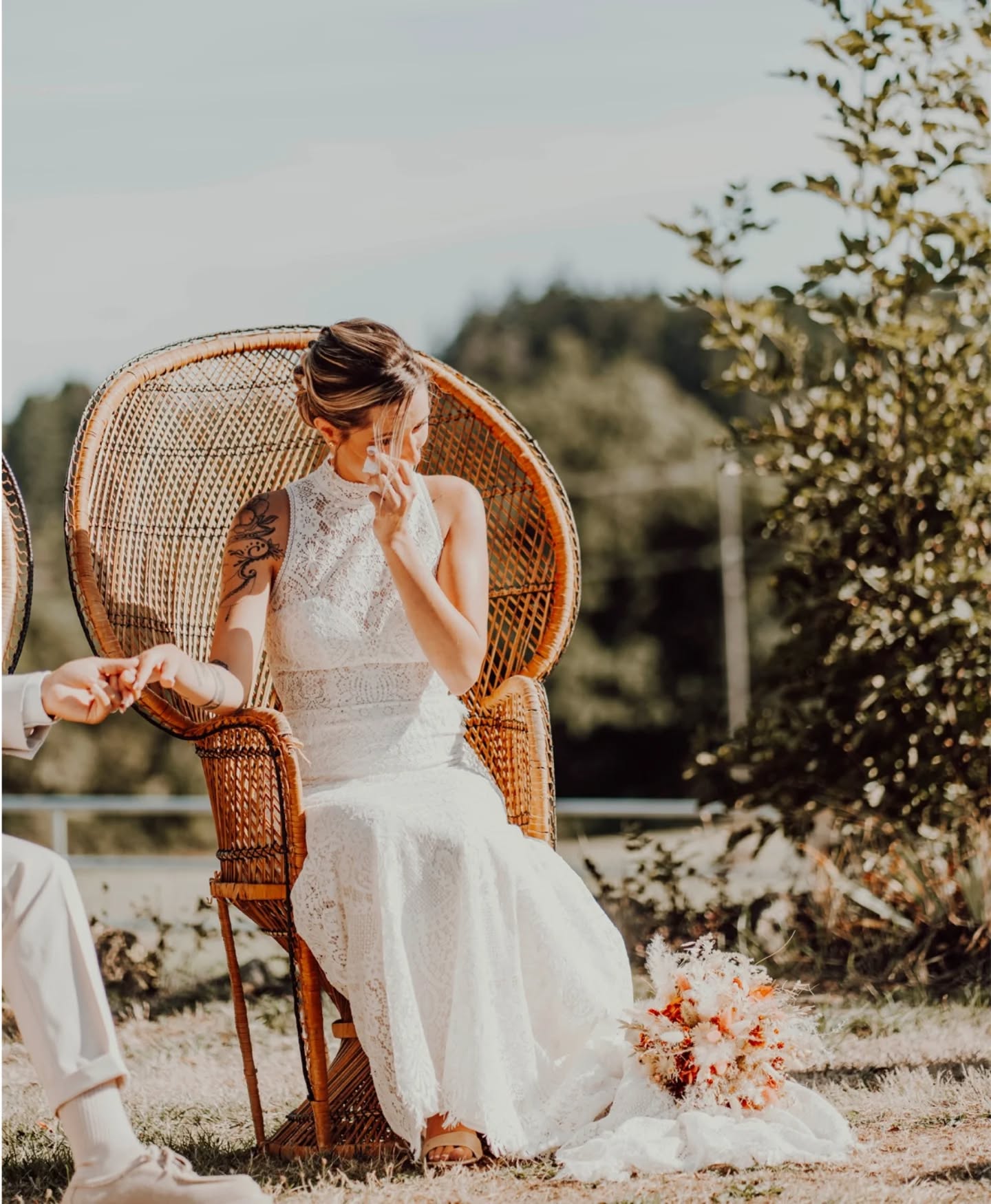 Entre rires et larmes, les plus belles promesses prennent vie.... ✨
Des regards complices, des voix qui tremblent, des cœurs qui vibrent.
Des souvenirs gravés pour toujours.
#photographemariage #weddingphotographer #amour #roanne #photographeroanne