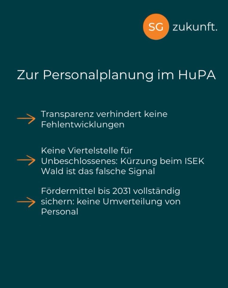 SG zukunft. & die guten Gründe 💬🟠
Im Hauptausschuss haben Oberbürgermeister und Verwaltung ihre Personalplanung transparent erläutert - das begrüßen wir ausdrücklich! Transparenz ist wichtig.
Aber: Transparenz allein verhindert keine Fehlentwicklungen.
Entgegen anderslautender Darstellung haben wir nicht die Anzahl zusätzlicher Stellen infrage gestellt, wohl aber deren Verteilung.
🔎 Während für den Ausbau des Fronhofs (der noch gar nicht beschlossen ist) bereits eine „Viertelstelle“ eingeplant wird, soll die Stelle für das ISEK Wald von einer Dreiviertelstelle reduziert werden. Für uns ein falsches Signal.
In Wald stehen seit Jahren nachhaltige Fördermittel zur Verfügung, um wichtige Projekte umzusetzen. Doch beim Umsetzungsstand hat sich wenig bewegt und es besteht die reale Gefahr, dass Mittel verfallen. Das können wir uns, gerade mit Blick auf die Lebensqualität vor Ort, nicht leisten.
Die Bezirksvertretung Wald begleitet die Projekte intensiv und will Tempo machen.
Eine Reduzierung der Personalkapazitäten passt dazu nicht.
👉 Unsere Haltung ist klar:
Zugesagte Fördermittel wie beim ISEK Wald müssen so vorangetrieben werden, dass sie vollständig und sinnvoll bis 2031 eingesetzt werden.
Eine Umverteilung von Personal in diesem Bereich ist unsere Meinung nach der falsche Weg.
#SGzukunft #solingen #ISEK #kommunalpolitik #transparenz stadtentwicklung