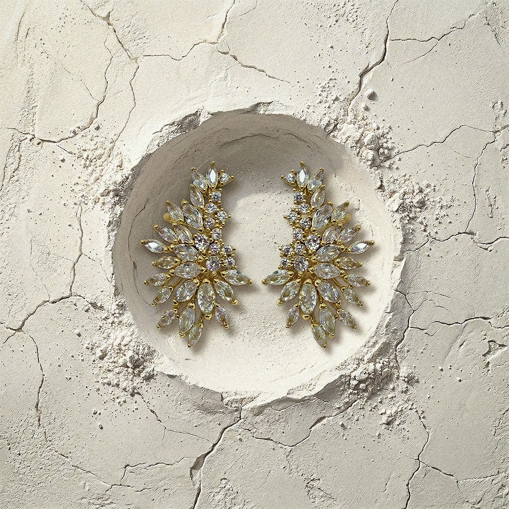 Işıkla şekillenen formlar.
Zamanın ötesinde bir ifade.