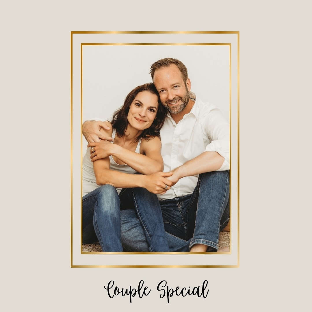 Fühlst du dich auch manchmal einfach nur überrollt von deinem alltäglichen Programm?
Hast du ein Baby bekommen oder hast du generell Kinder und das Gefühl, du lebst nur noch dafür Mama oder Papa zu sein? Hast du das Gefühl für dich und deinen Partner/deine Partnerin gibt es kaum noch Raum und dass ihr euch verliert? Vermisst du es mit deinem Herzblatt quality time zu verbringen, zu genießen, zu lachen- vermisst du das Kribbeln und die Schmetterlinge im Bauch? Ist es bei dir auch manchmal einfach nur schwierig, hast du das Gefühl ihr könnt nicht mehr so gut miteinander reden und es würde euch gut tun einfach etwas Zeit nur unter euch zu verbringen und alles drum herum zu vergessen? Falls du dich angesprochen fühlst, habe n meine Stylistin Claudia und ich eine Idee für dich/euch:
Wieso holt ihr euch nicht einen Babysitter, wieso lässt du dich/ lasst ihr euch nicht von Claudia stylen und kommt anschließend zu einem ganz besonderen Shooting zu mir? Ob im Studio in Grüningen oder in der Natur- ich bin für euch da, ich nehme mir gern Zeit für euch und schaffe für euch Momente, die ihr nie wieder vergessen werdet! Ich schaffe Raum nur für euch und halte eure Emotionen, eure Liebe, euer Glück für immer für euch fest. Wir schaffen Erinnerungen, die ihr immer wieder hervor holen könnt, wenn es wieder schwieriger wird. Erinnerungen, die euch aufzeigen, wie besonders eure Verbindung ist und dass es sich lohnt zu kämpfen. Wie klingt das? Bist du/ seid ihr dabei?
Schreibt mir gern hier auf insta oder eine email auf momentsbymarion@aol.com
Wir freuen uns auf euch,
Eure Marion und eure Claudia 🫶🏼
@makeupbyclaudiainglin_visagist