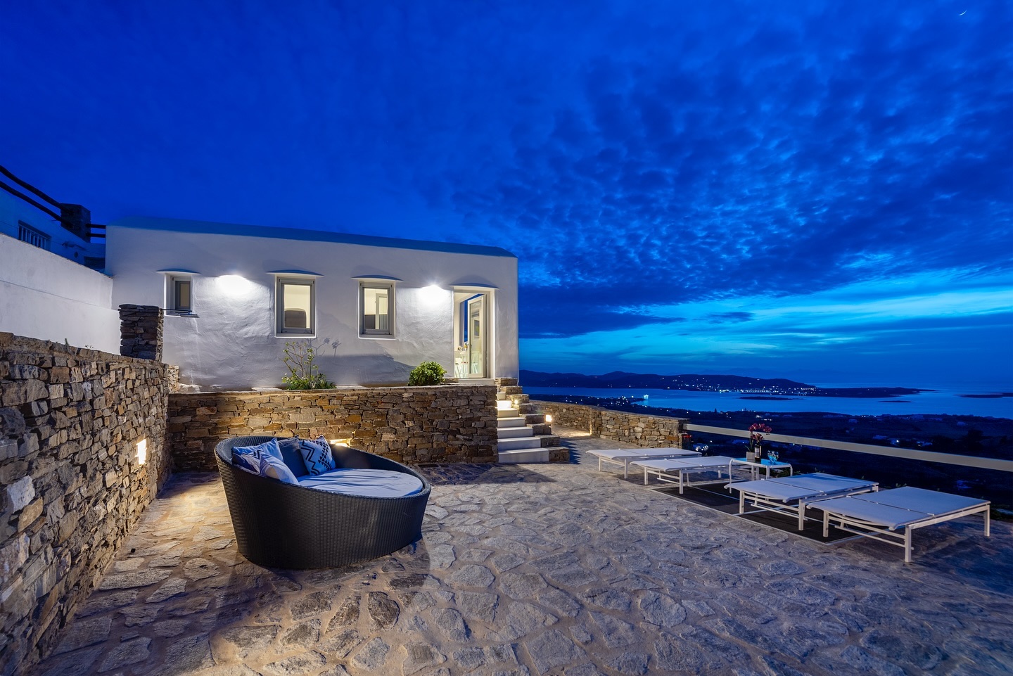 Villa Veni, Paros.
#architecturalphotography #realestatephotography #parosvillas #interiorphotography #parosisland⚓️🌊🌞 #parosphotographer #dronephotography #aerialphotography