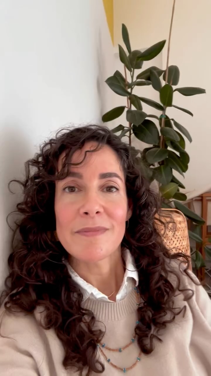Today’s Total Lunar Eclipse may amplify intensity, projections, and collective emotion.
Before reacting.
Before making decisions.
Before confronting anyone.
Regulate.
Clarity is a nervous system event.
Try these two practices and notice the difference between reacting from activation and responding from steadiness.
✨ What feels clearer once you orient and contain?