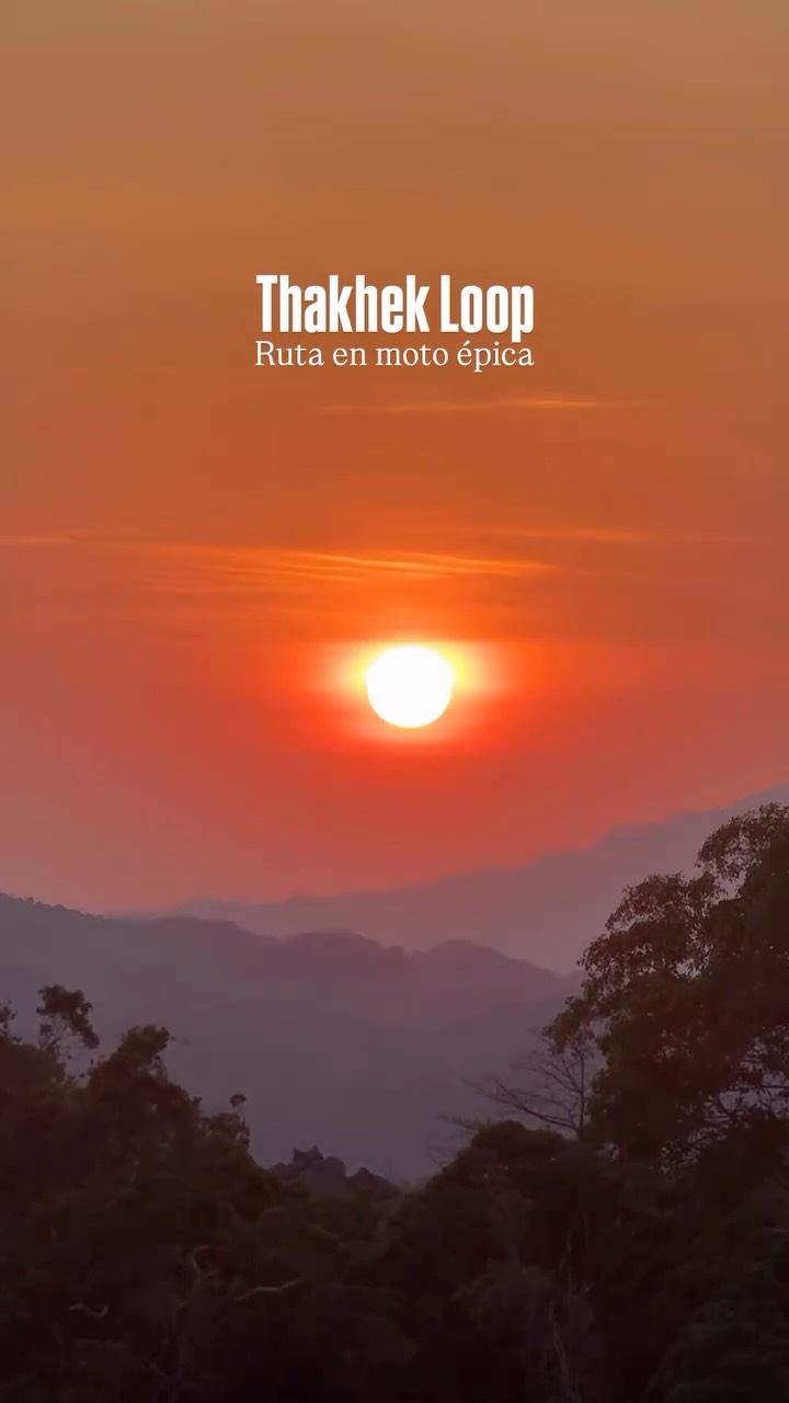 🌄 THAKHEK LOOP, LAOS 🇱🇦
La ruta en moto más épica del sudeste asiático 🛵💨
Si buscás aventura real, el Thakhek Loop es una experiencia que combina naturaleza salvaje, cuevas gigantes, pueblos locales y rutas escénicas que no vas a olvidar.
✨ ¿Qué te espera en el loop?
🏞️ Caminos entre montañas kársticas y arrozales infinitos
🕳️ La increíble Kong Lor Cave (una de las cuevas más impactantes del país)
🧗♂️ Adrenalina en The Rock Zipline
🌾 Aldeas rurales y cultura local auténtica
💦 Lagunas y cascadas escondidas
🌅 Atardeceres mágicos en medio de la nada
📍 INFO CLAVE
• Distancia total: aprox. 450 km
• Duración ideal: 3 a 4 días
• Punto de inicio/fin: Thakhek
• Tipo de ruta: mayormente asfaltada pero con algunos tramos rurales en mal estado
💡 TIPS
✔️ Hacelo entre noviembre y marzo (mejor clima)
✔️ Salí temprano cada día para disfrutar sin apuro
✔️ Llevá efectivo, no hay muchos cajeros en el camino
✔️ Descargá mapas offline (Maps.me o Google Maps)
✔️ Cargá combustible cada vez que veas una estación
💬 Guardá este reel si querés hacer el loop y escribinos para armarte el itinerario completo para tu viaje por Laos.
#Laos #ThakhekLoop #AsiaEnMoto #konglorcave #thakhek